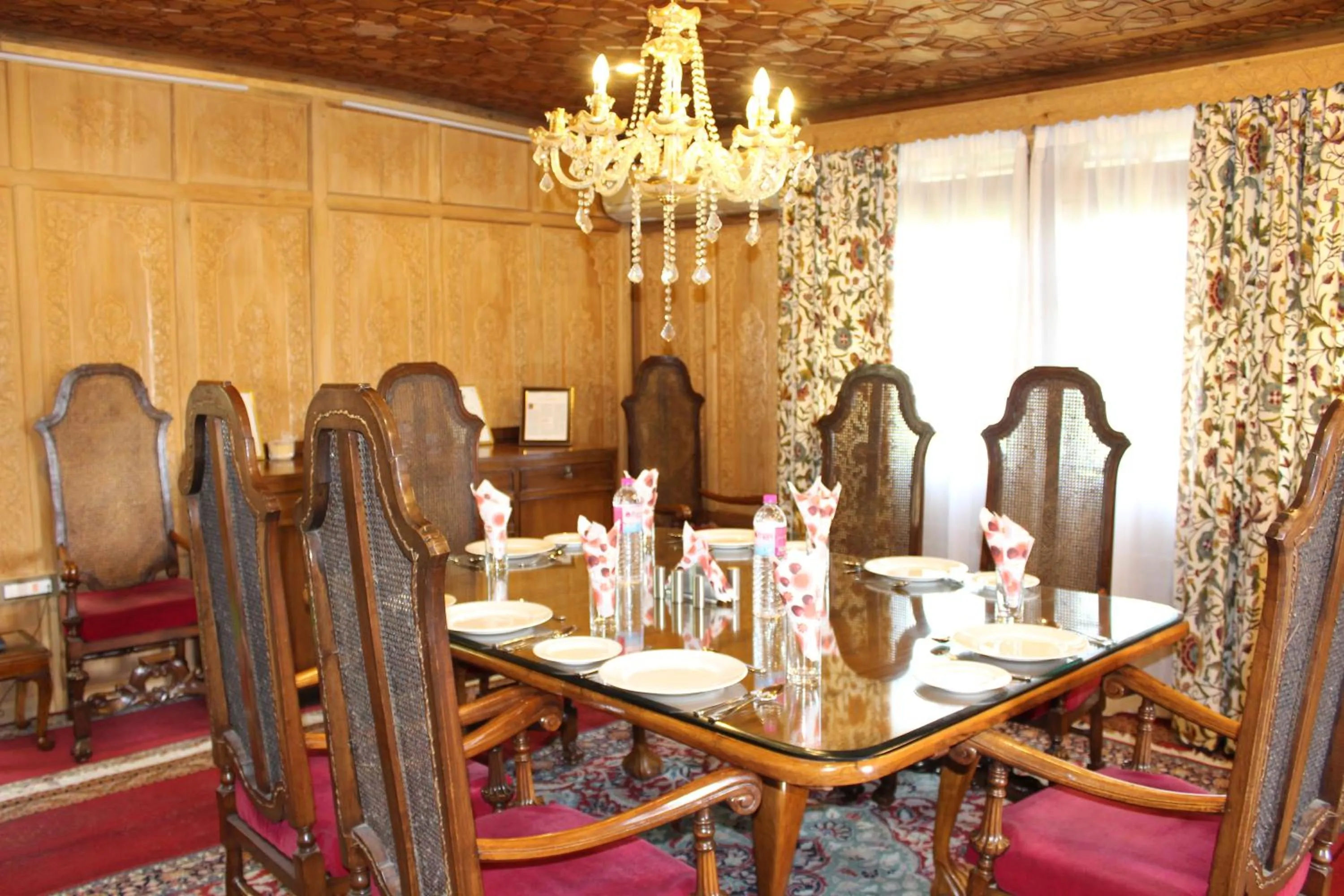 Restaurant/places to eat in New York Houseboat