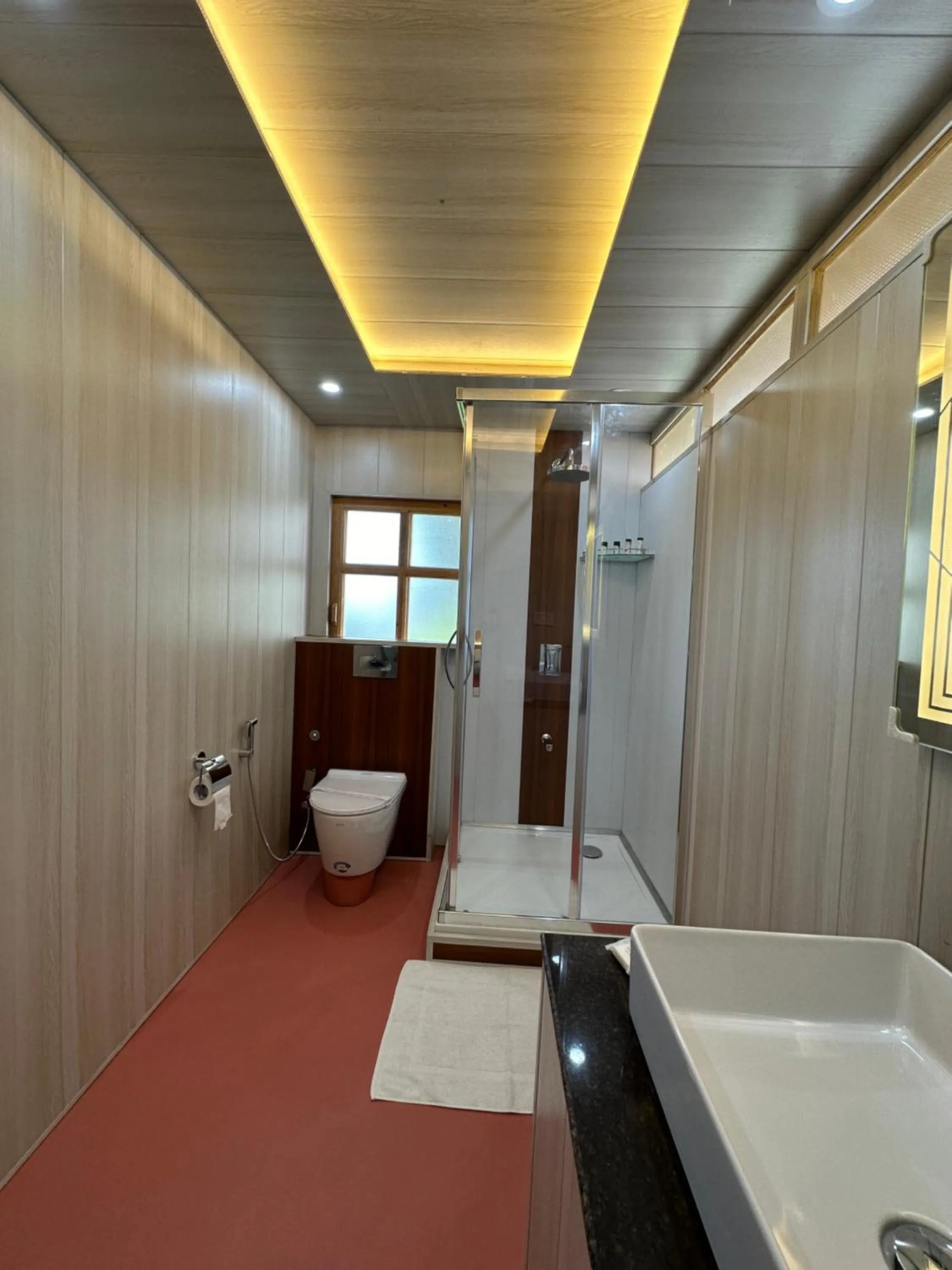 New York Houseboat