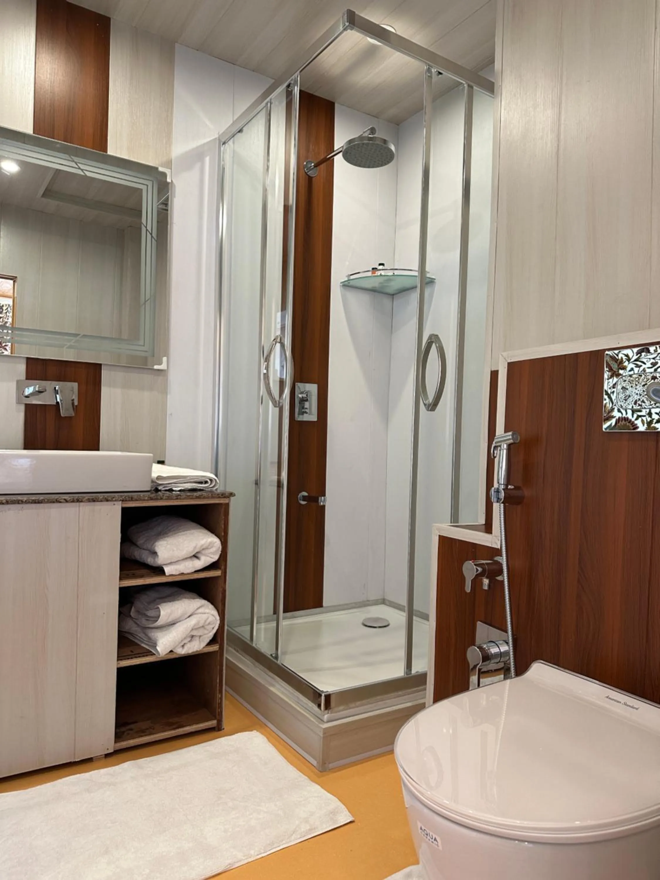 New York Houseboat