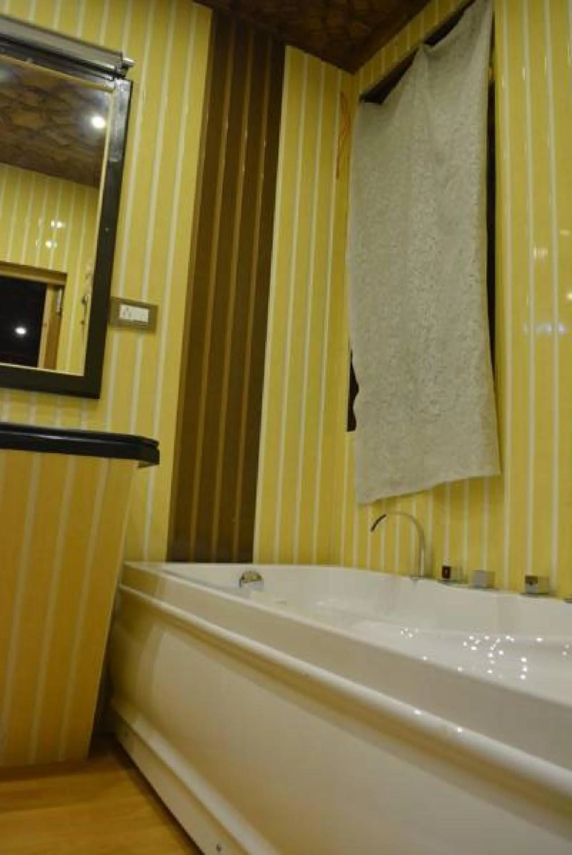 Bathroom in New York Houseboat