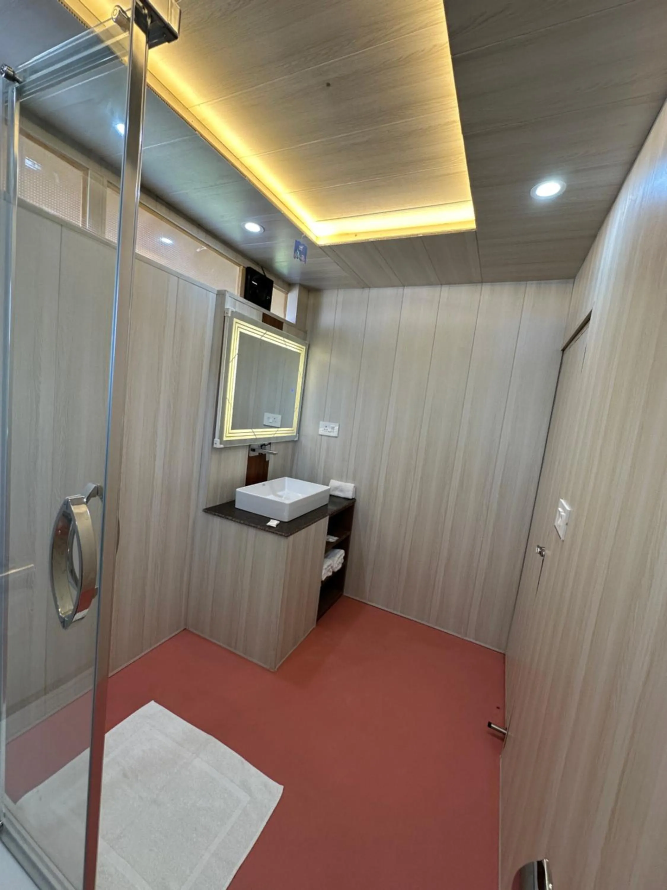 New York Houseboat