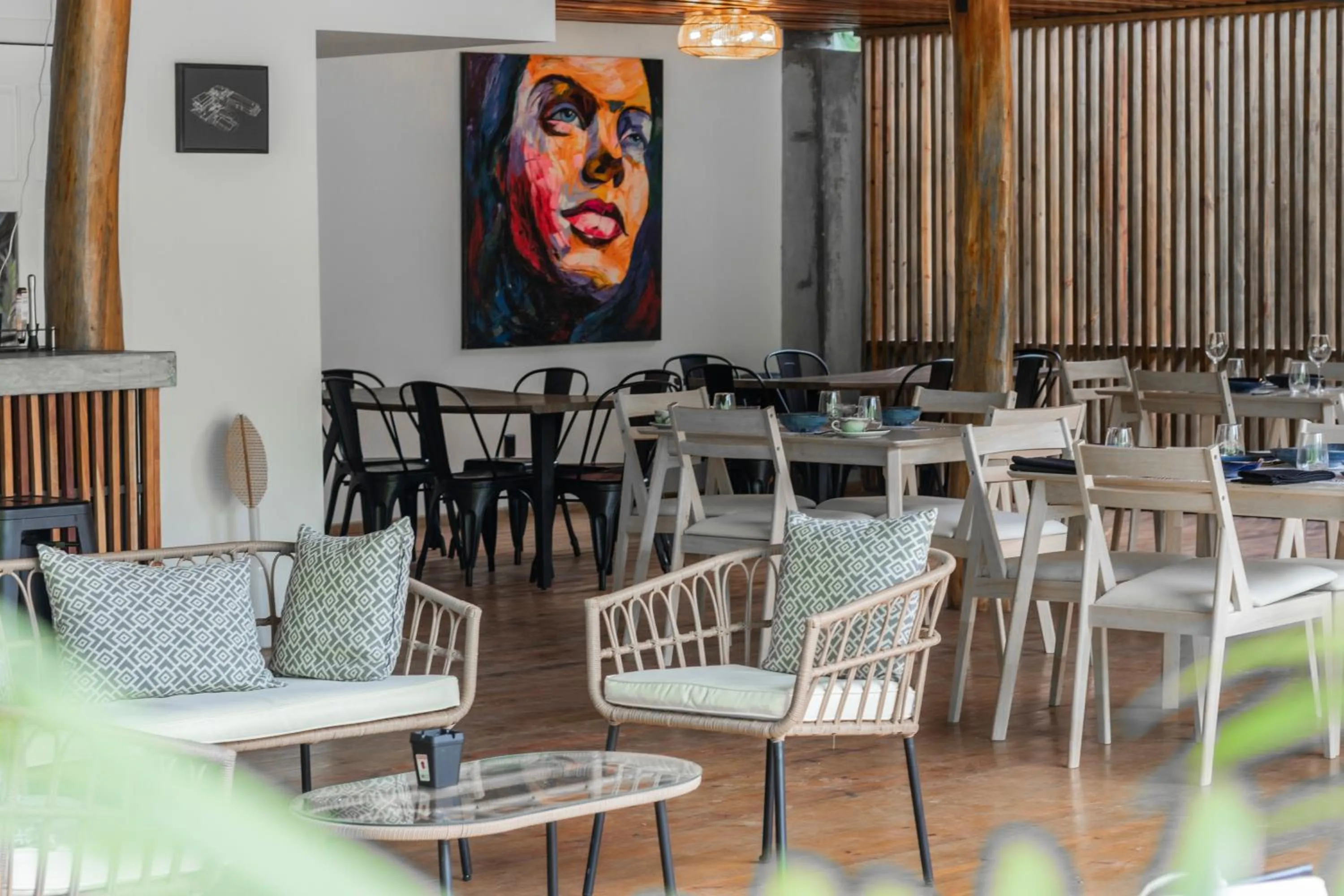 Restaurant/places to eat in S Boutique Hotel