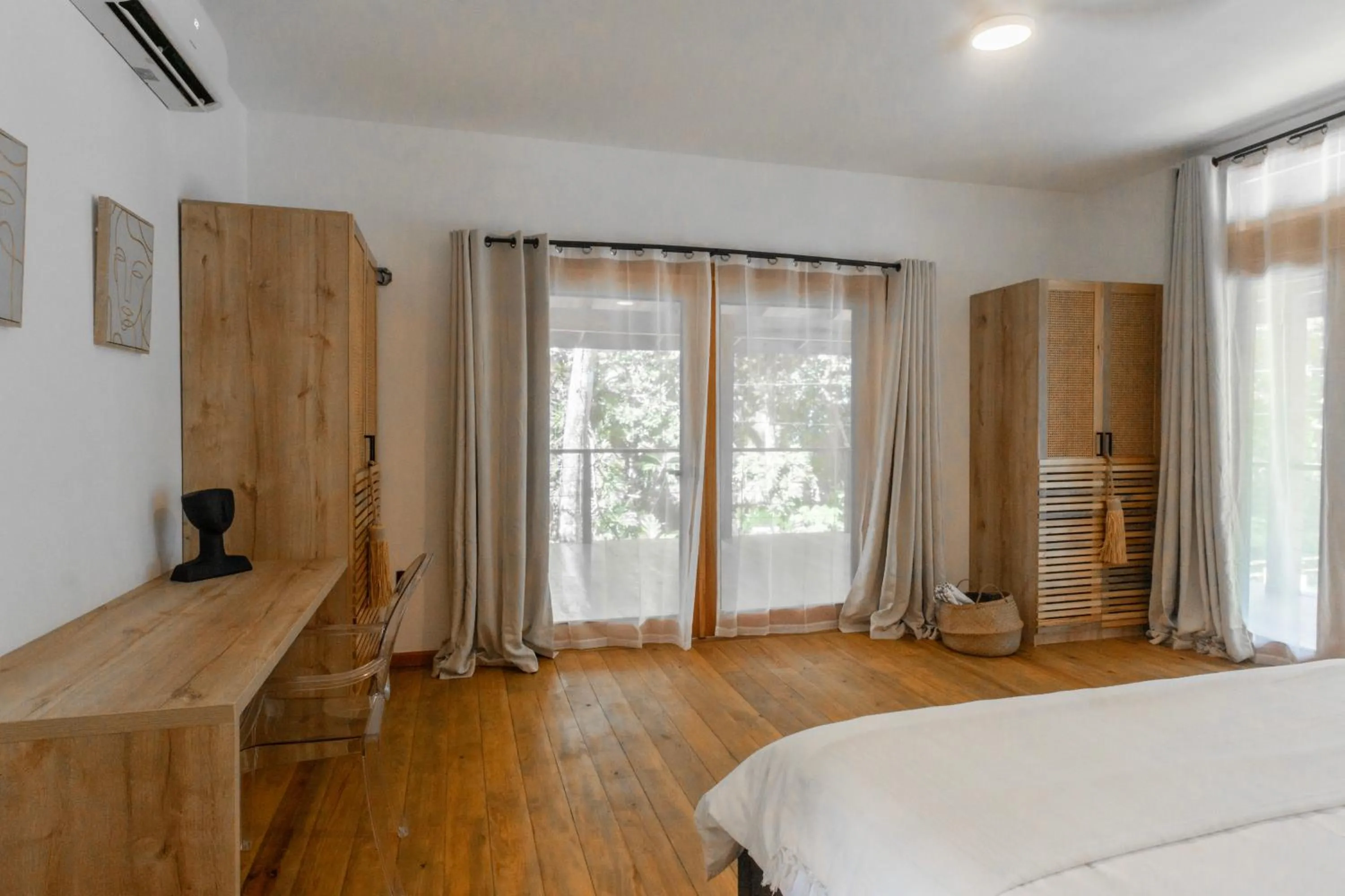 Photo of the whole room, Bed in S Boutique Hotel