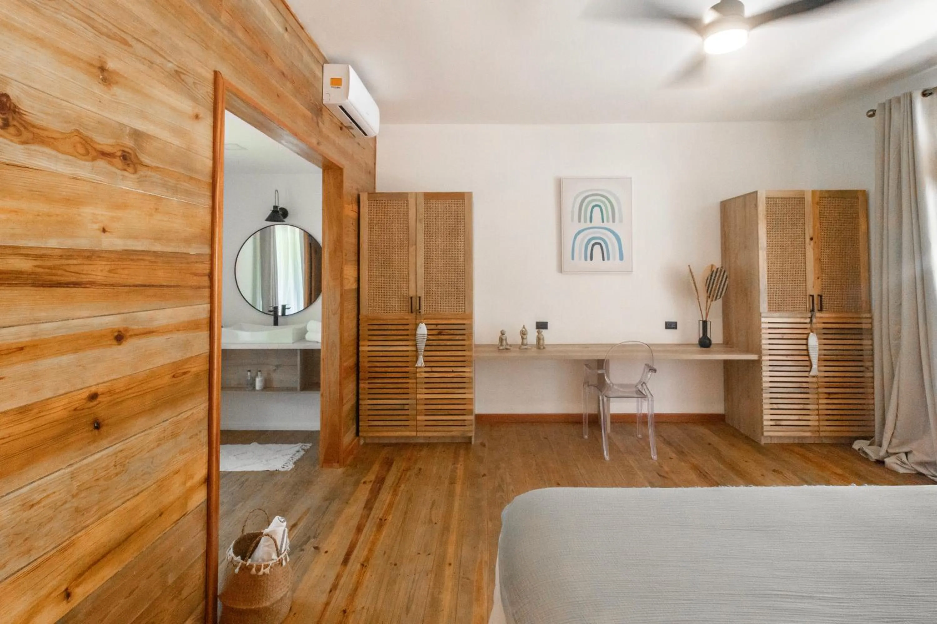 Photo of the whole room, Bed in S Boutique Hotel