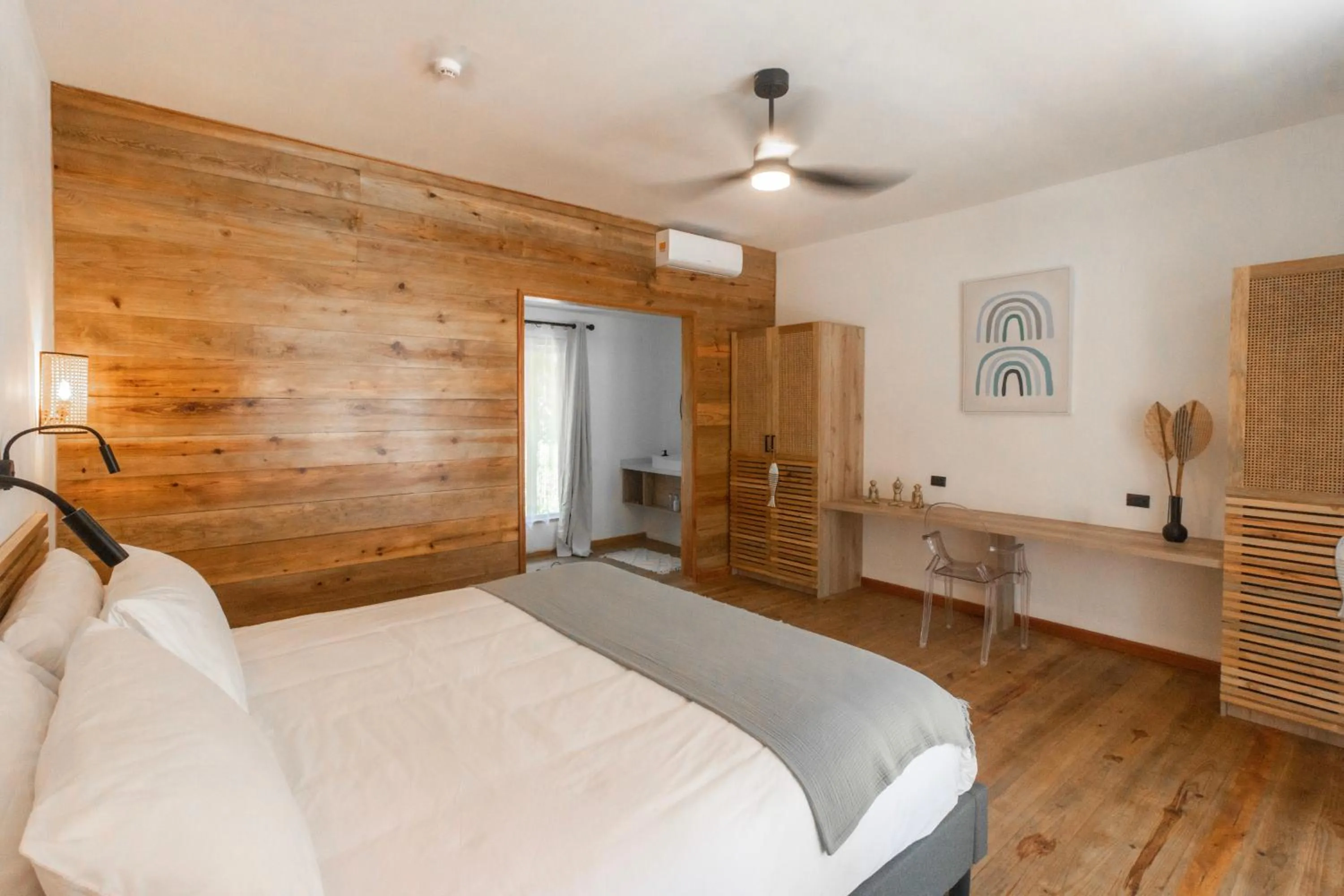 Photo of the whole room, Bed in S Boutique Hotel