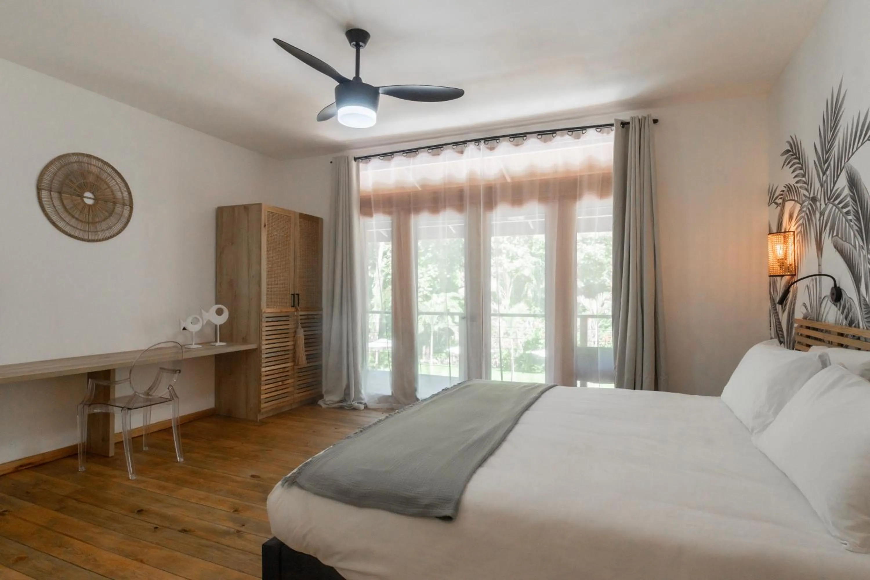 Photo of the whole room, Bed in S Boutique Hotel