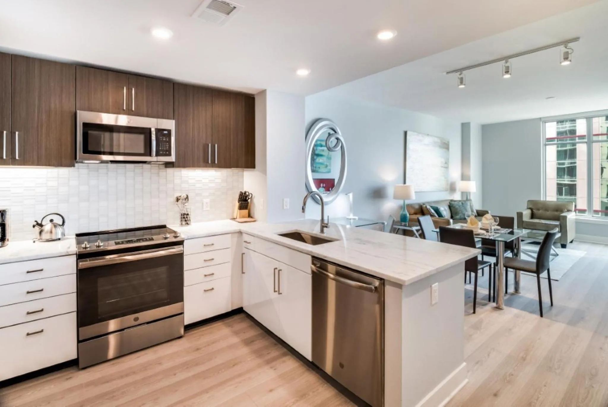 Dining area in Global Luxury Suites Bethesda Chevy Chase