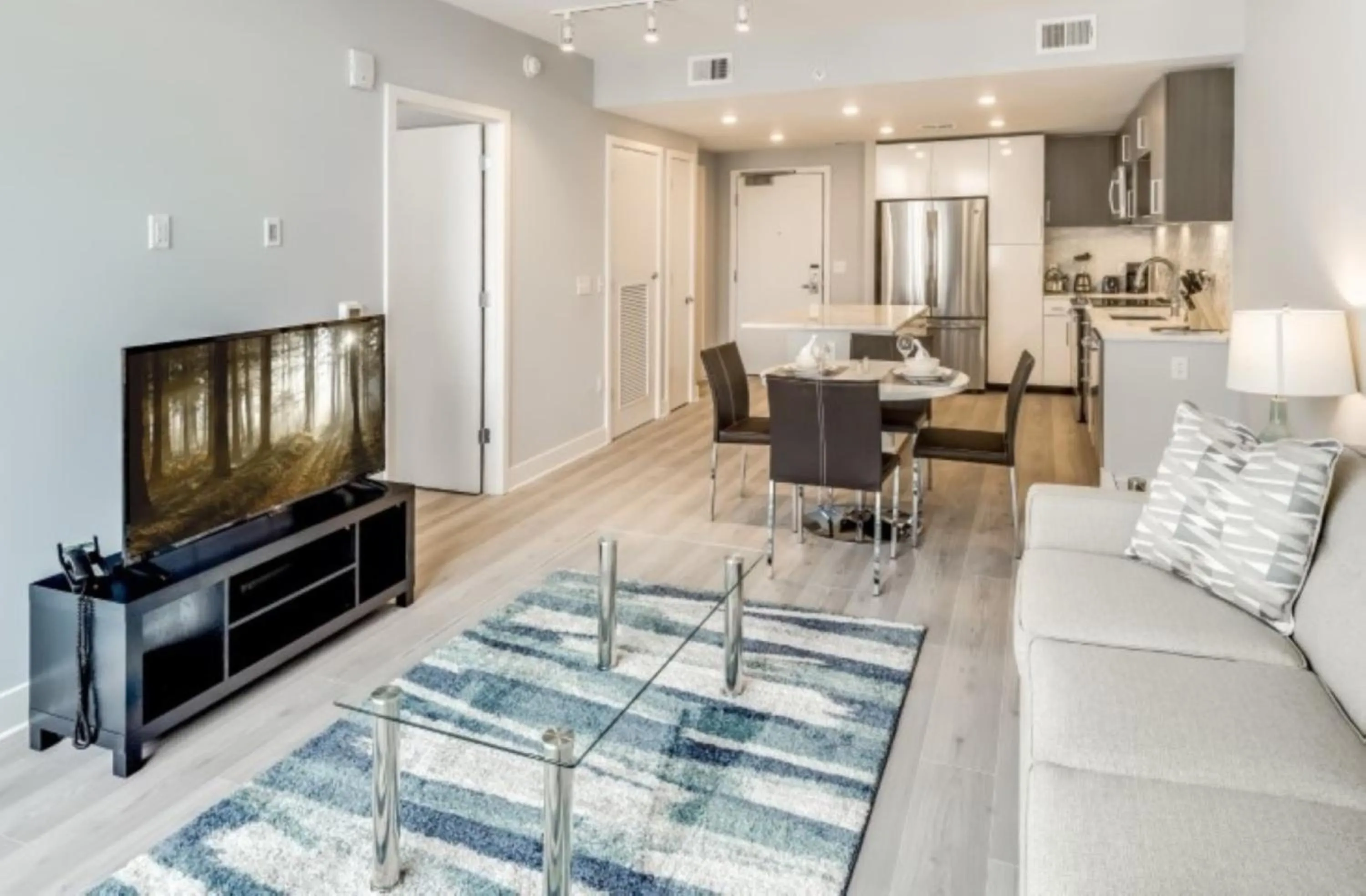 TV and multimedia in Global Luxury Suites Bethesda Chevy Chase