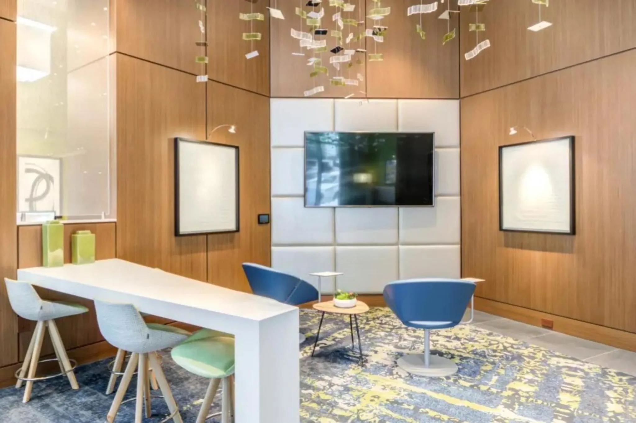 Lobby or reception in Global Luxury Suites Bethesda Chevy Chase