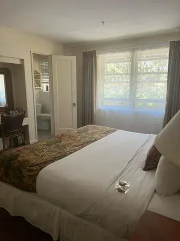 Bed in Hawaii Volcano House Bed in Hawaii Volcano House