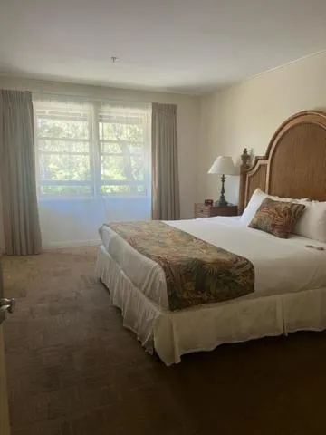 Bed in Hawaii Volcano House