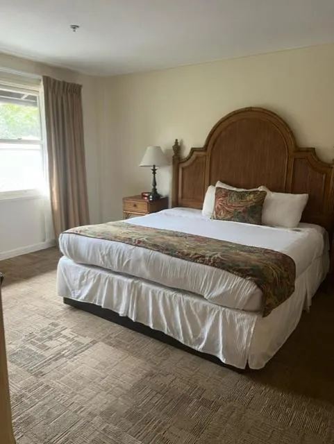 Bedroom in Hawaii Volcano House