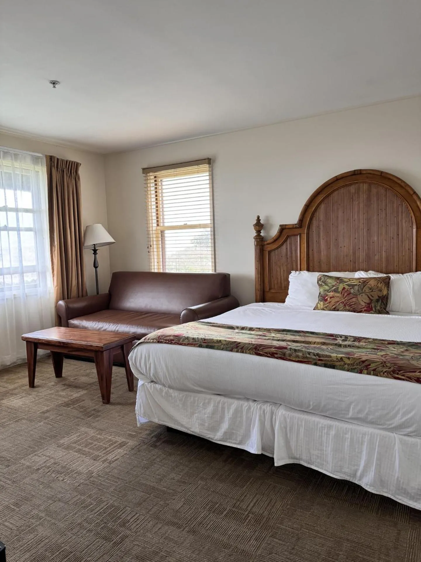 Bedroom in Hawaii Volcano House