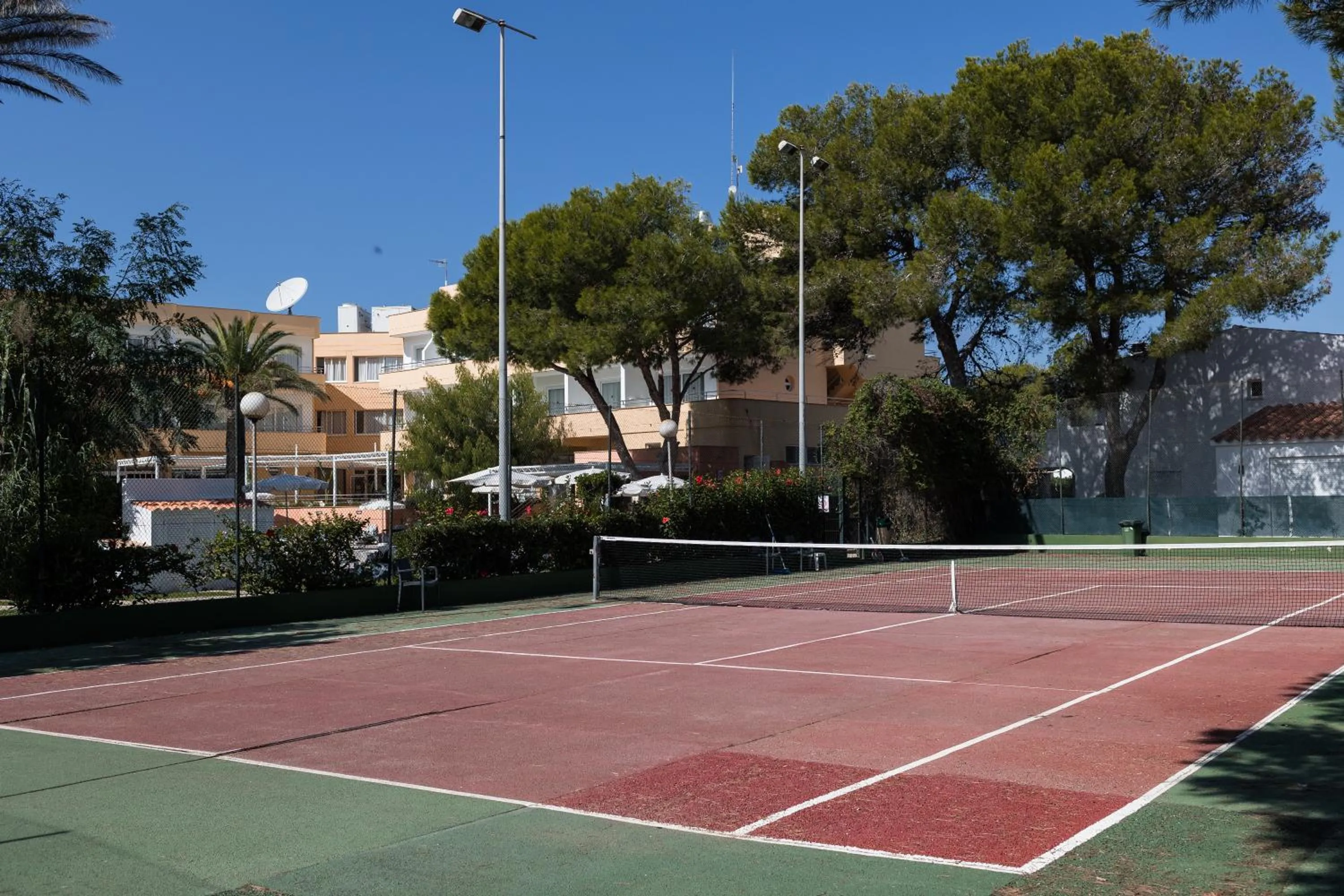 Tennis court in Sagitario Playa