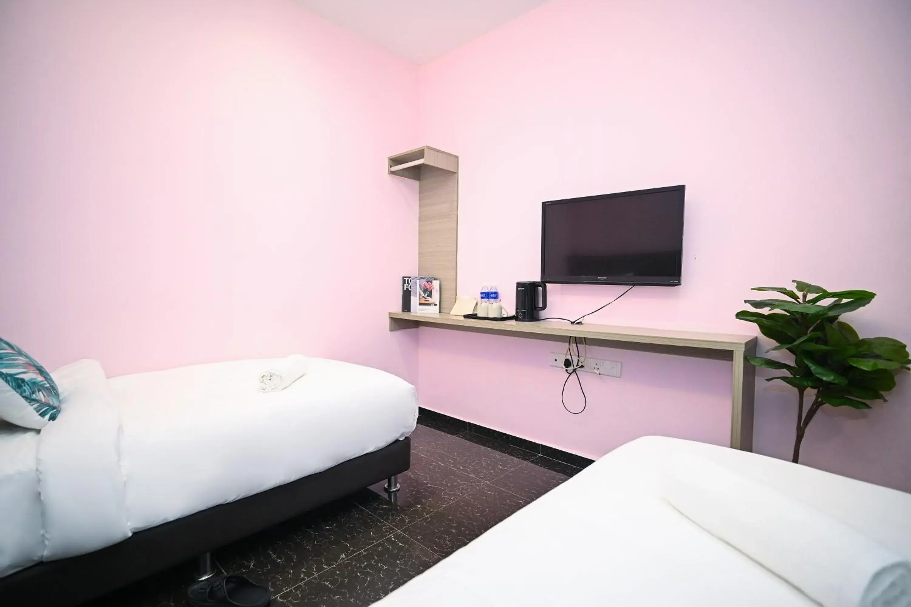 Bed in Swing & Pillows - Rawang Selangor Bed in Swing & Pillows - Rawang Selangor