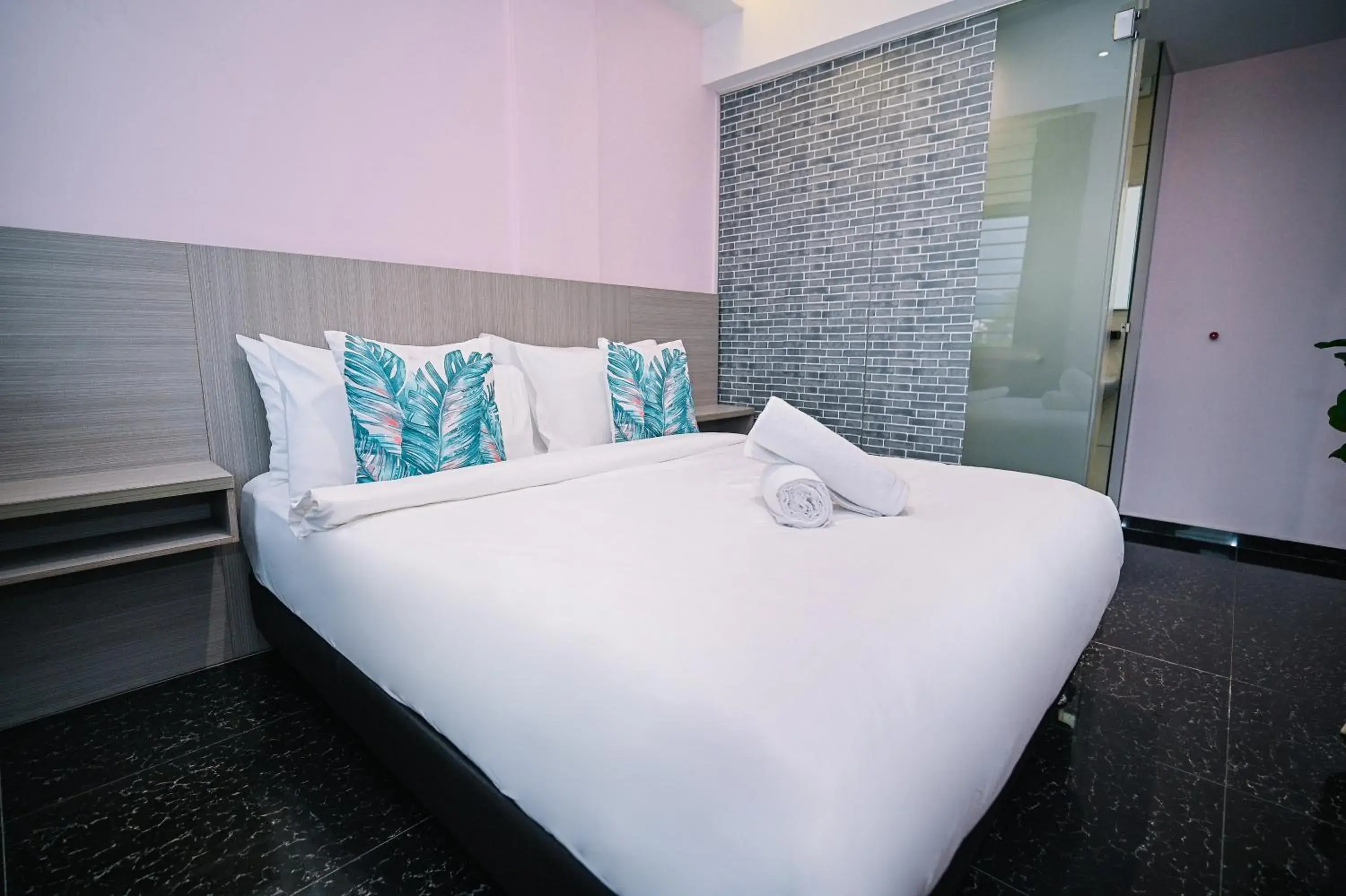 Bed in Swing & Pillows - Rawang Selangor Bed in Swing & Pillows - Rawang Selangor