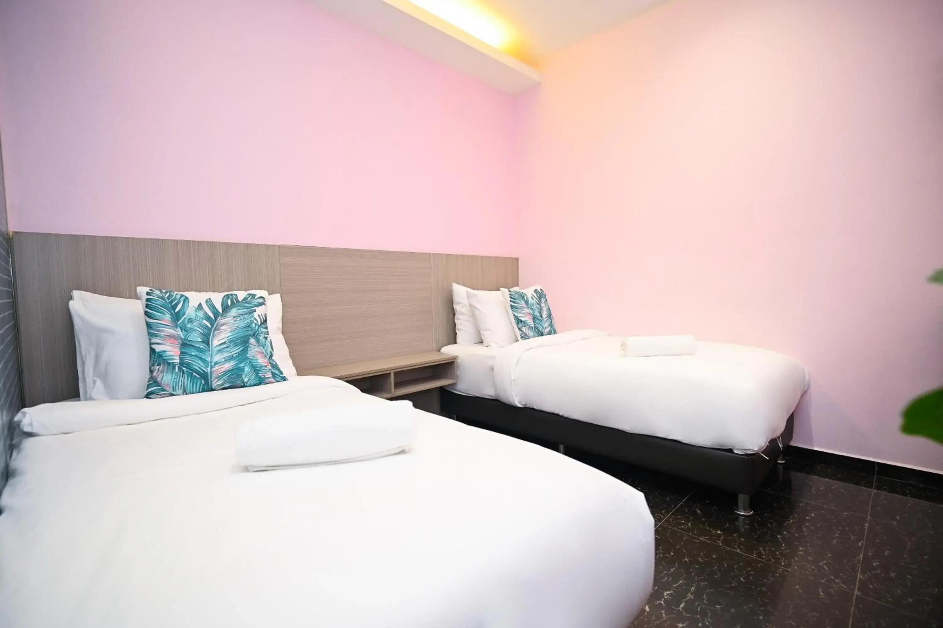 Bed in Swing & Pillows - Rawang Selangor Bed in Swing & Pillows - Rawang Selangor