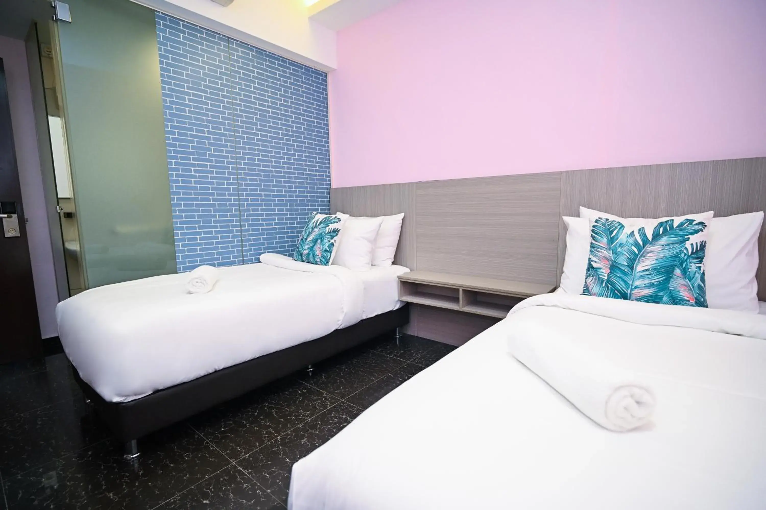 Bed in Swing & Pillows - Rawang Selangor Bed in Swing & Pillows - Rawang Selangor