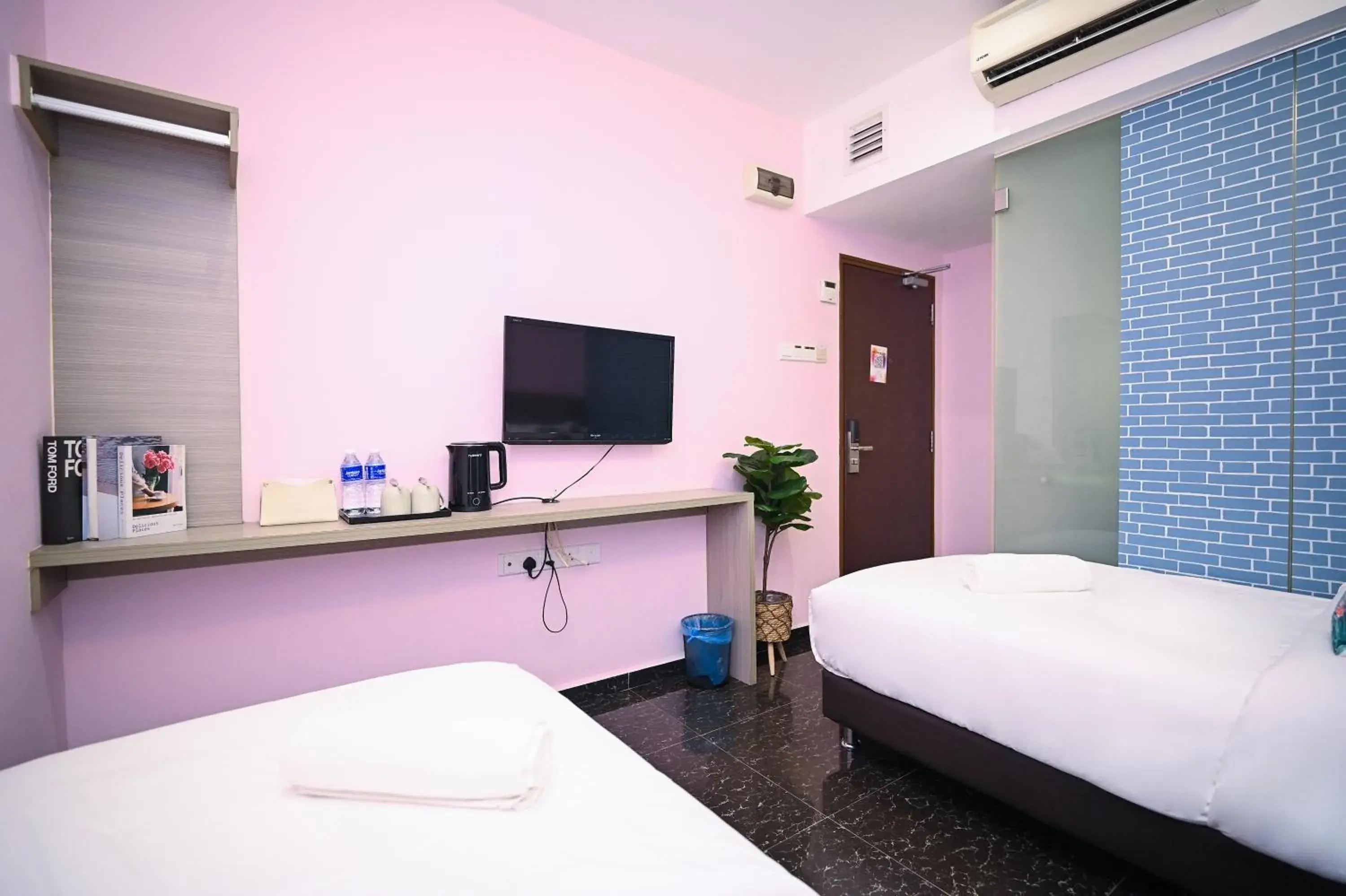 Bed in Swing & Pillows - Rawang Selangor Bed in Swing & Pillows - Rawang Selangor