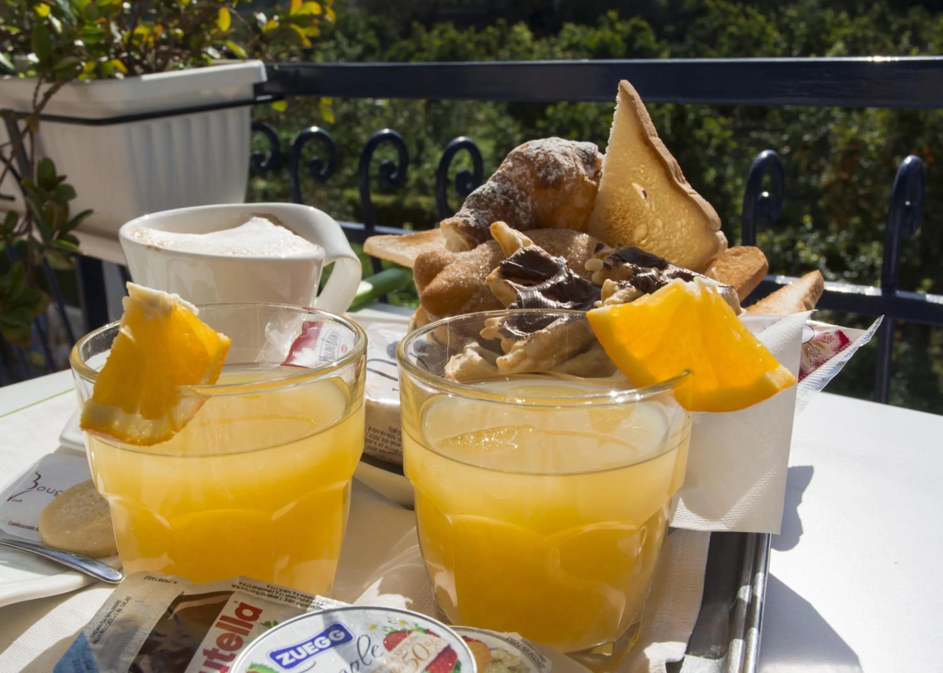 Breakfast in Bougainvillea Relais
