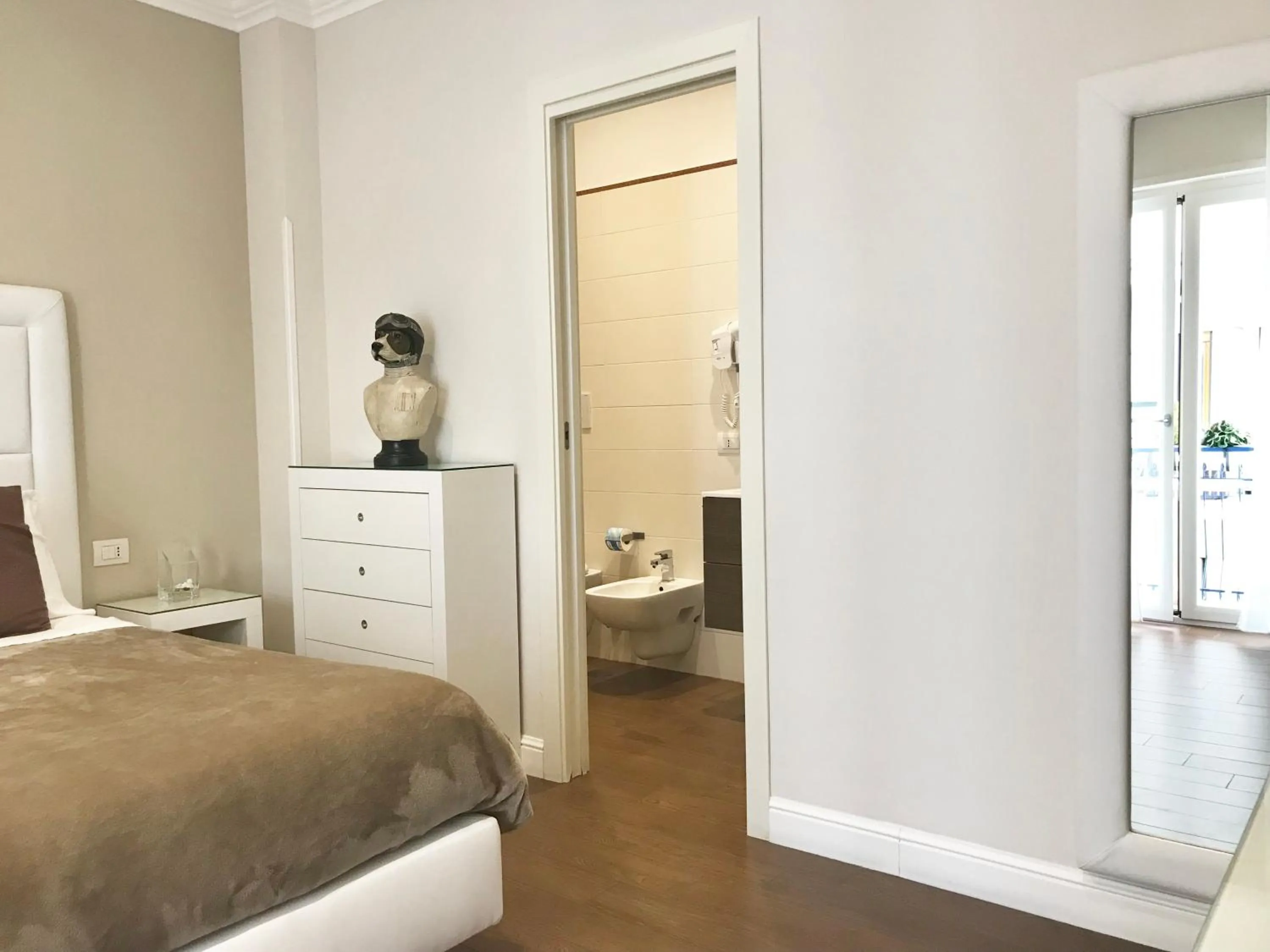 Decorative detail, Bed in Bougainvillea Relais