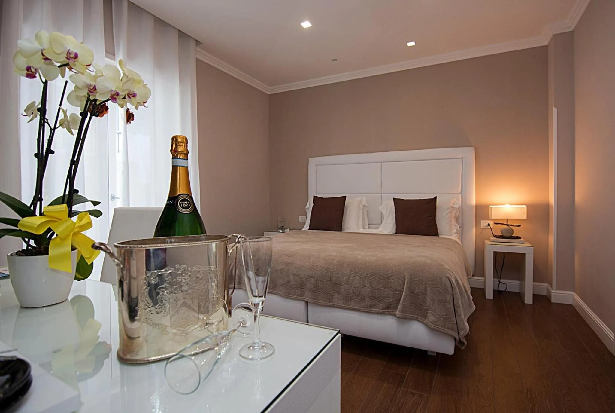 Photo of the whole room, Bed in Bougainvillea Relais