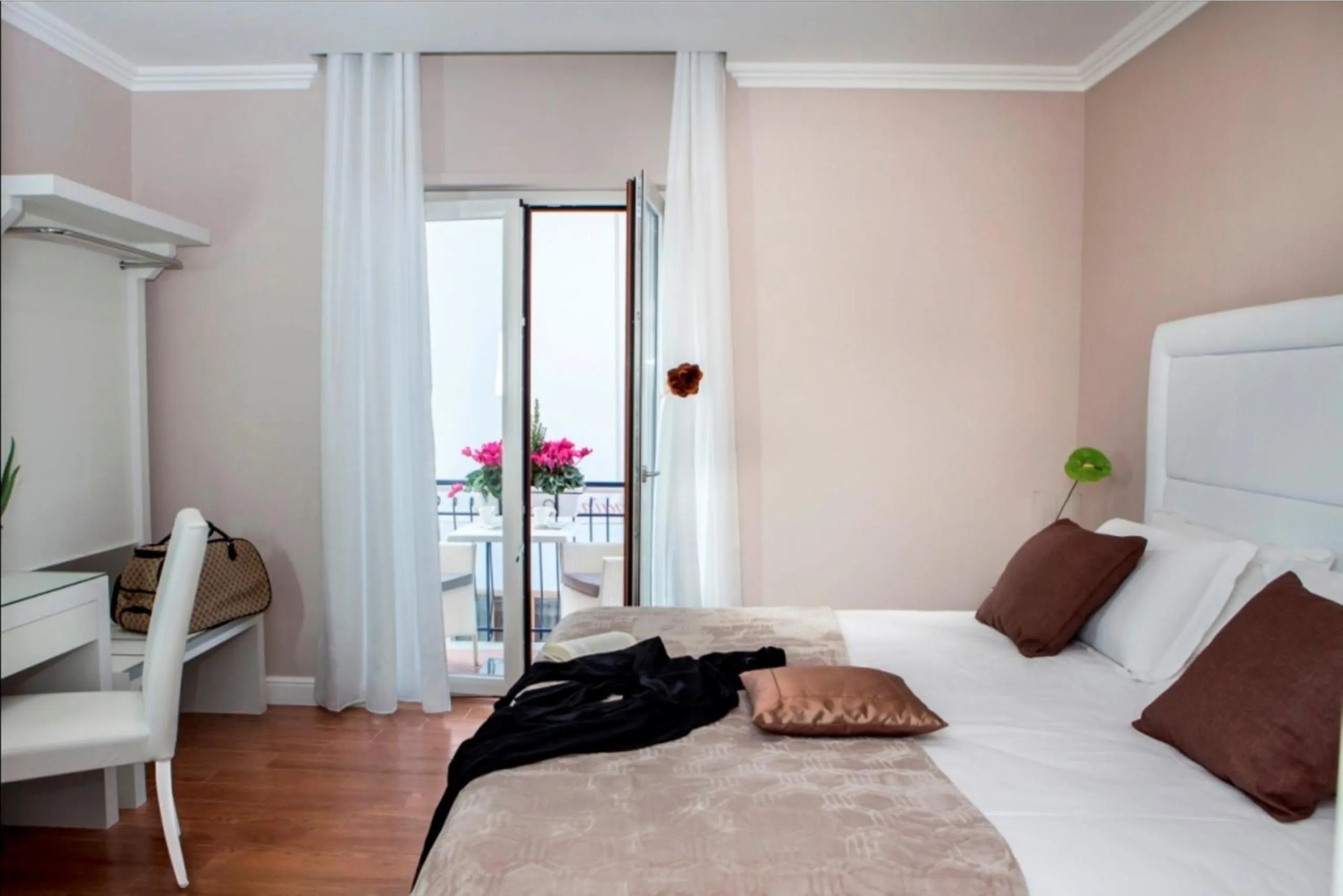 Bedroom, Bed in Bougainvillea Relais