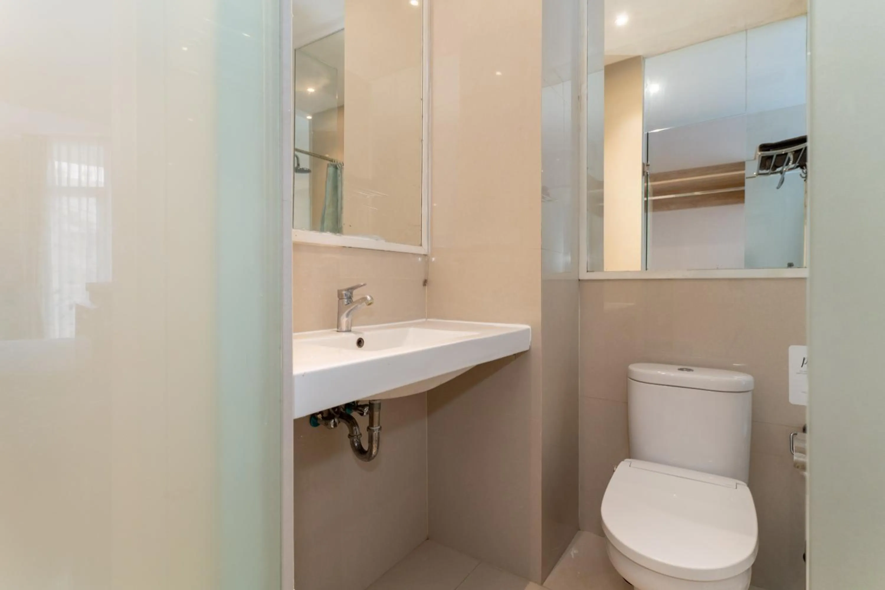Toilet in Bali Bustle Pararaton Coliving and Coworking Space