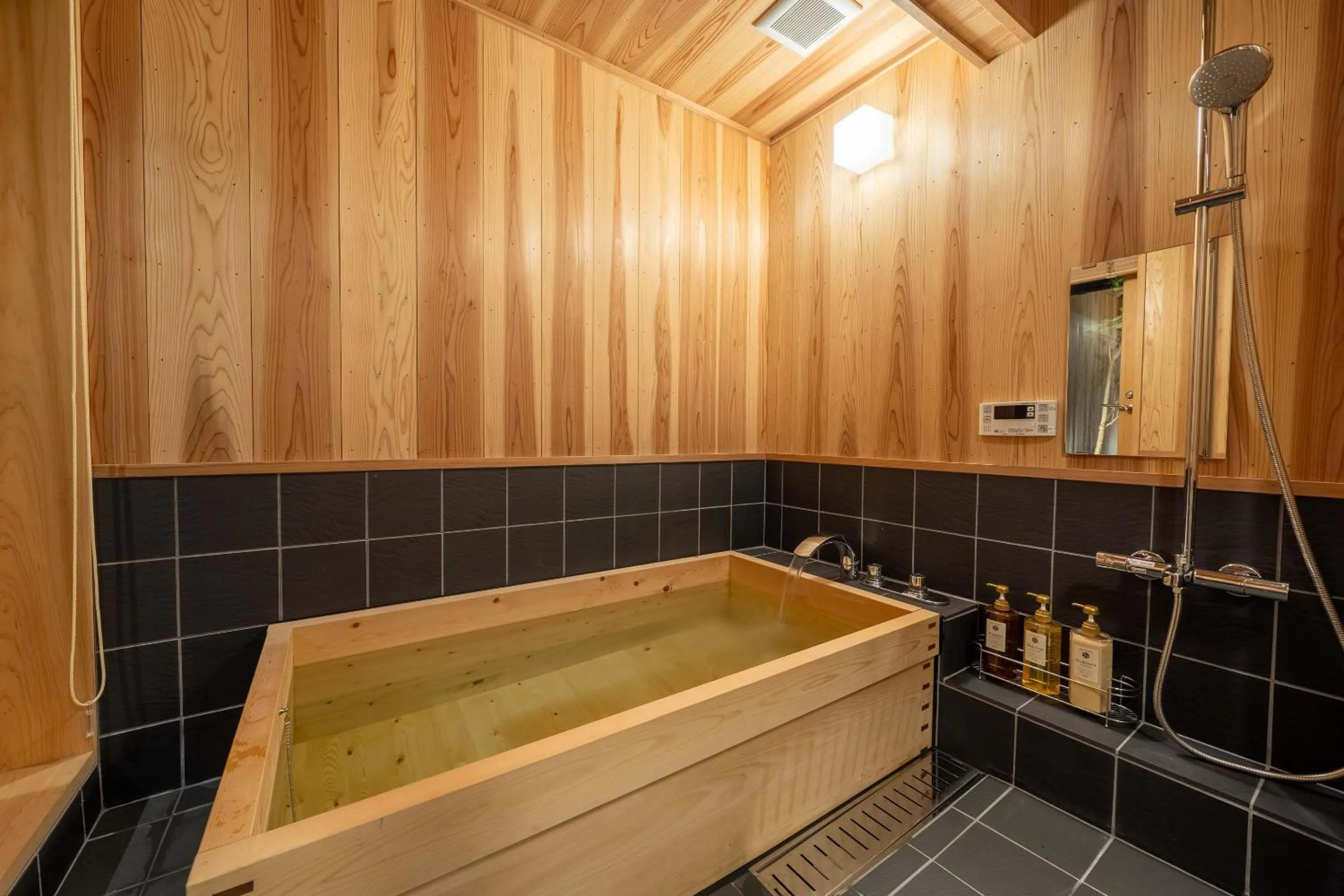 Open Air Bath in RESI STAY Palace Gate