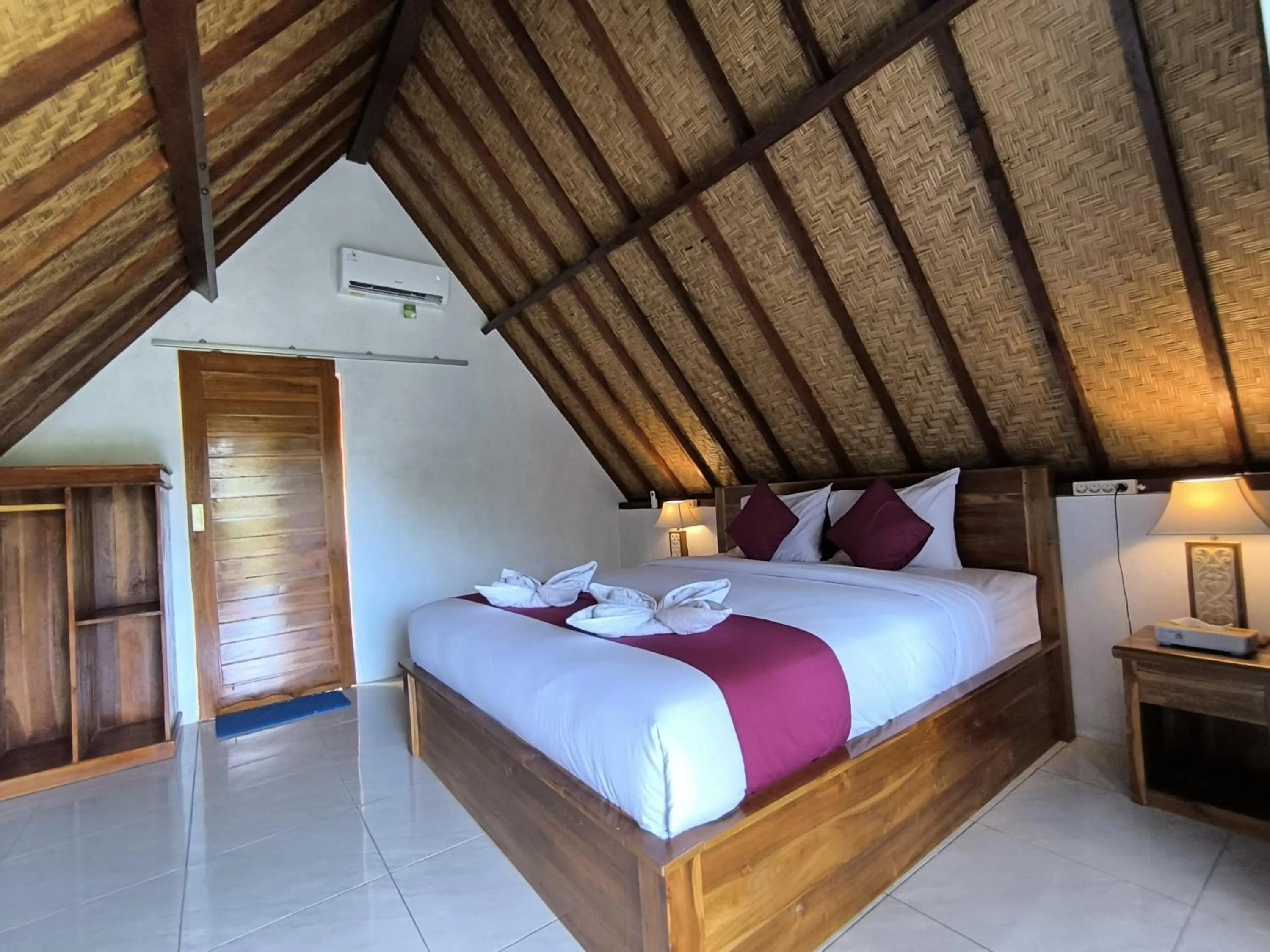 Photo of the whole room, Bed in Sun Grace Penida Cottage