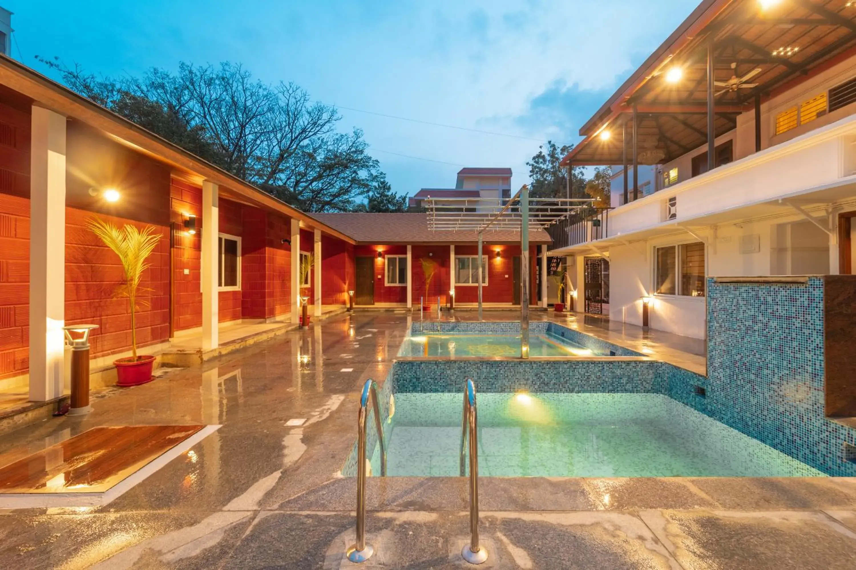 Property building in Seasons Suites - HBR Property building in Seasons Suites - HBR