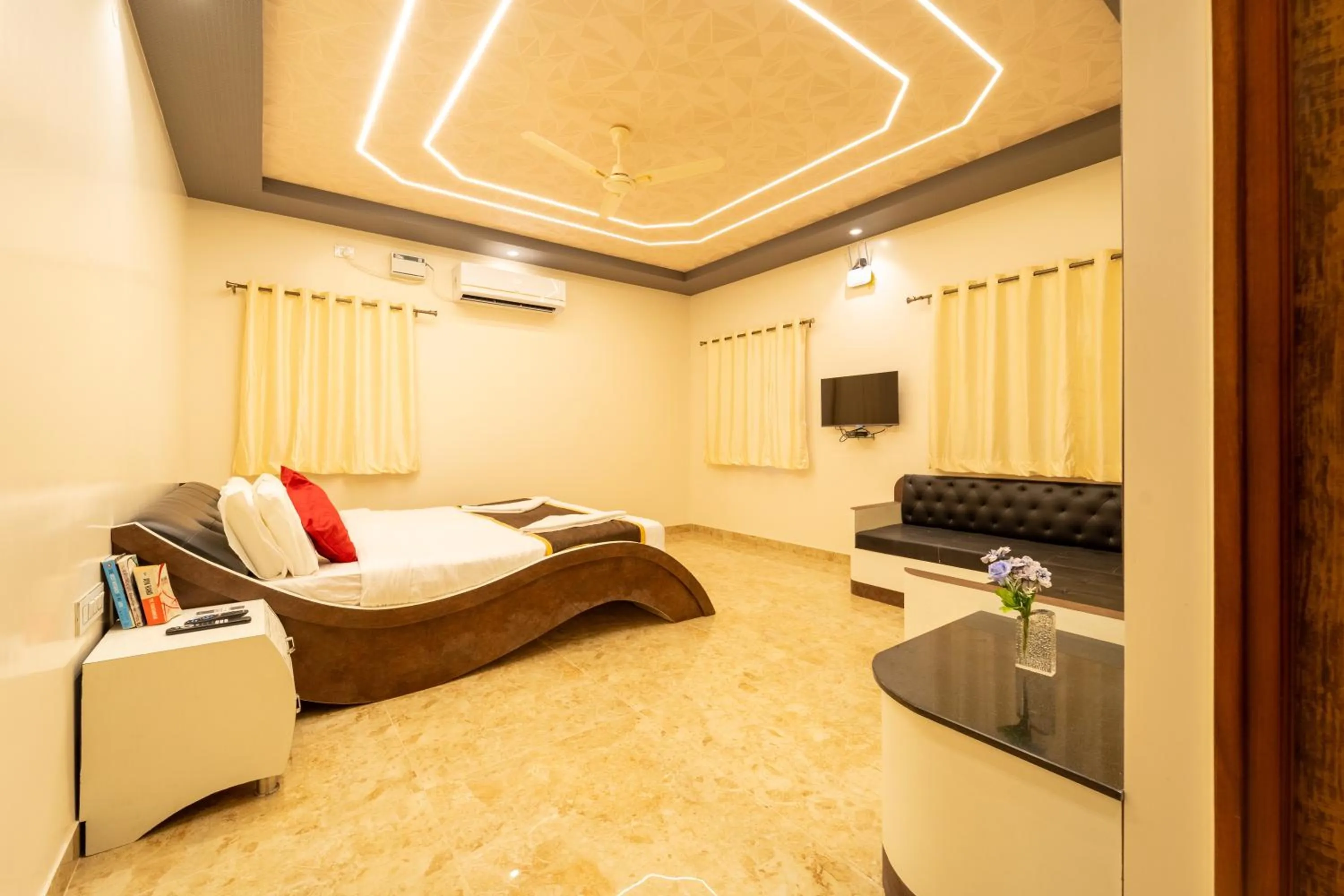 Bed in Seasons Suites - HBR