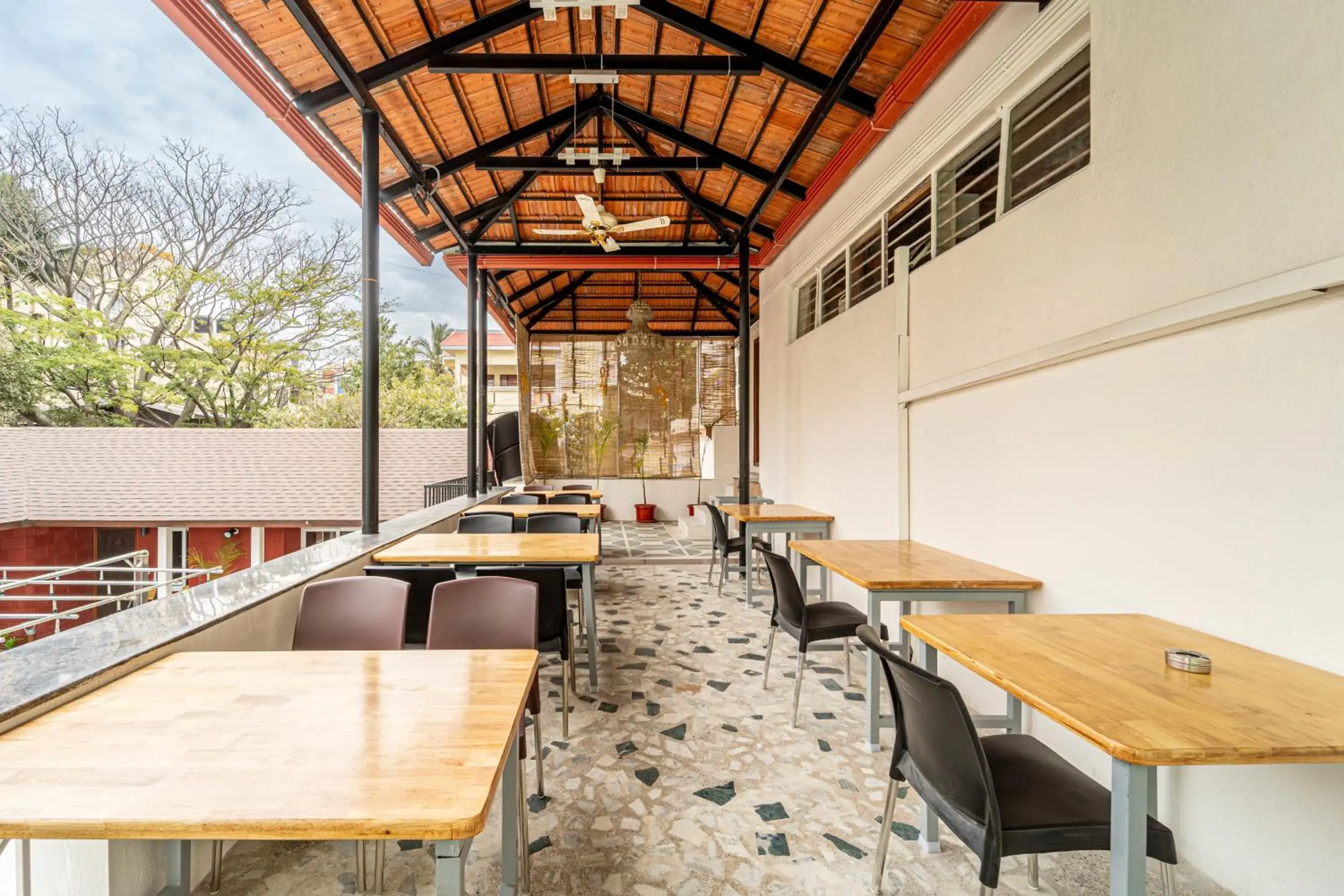 Restaurant/places to eat in Seasons Suites - HBR Restaurant/places to eat in Seasons Suites - HBR