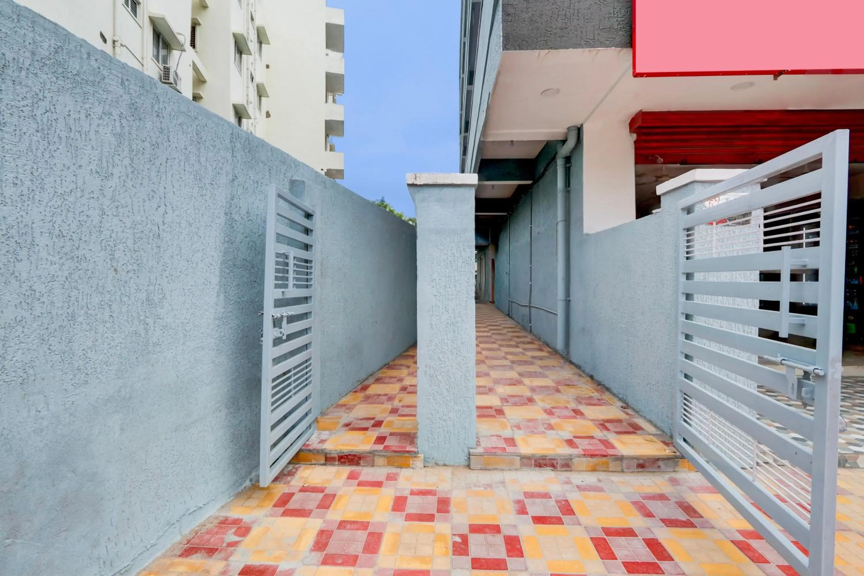 Facade/entrance in Hotel O Living Tree In