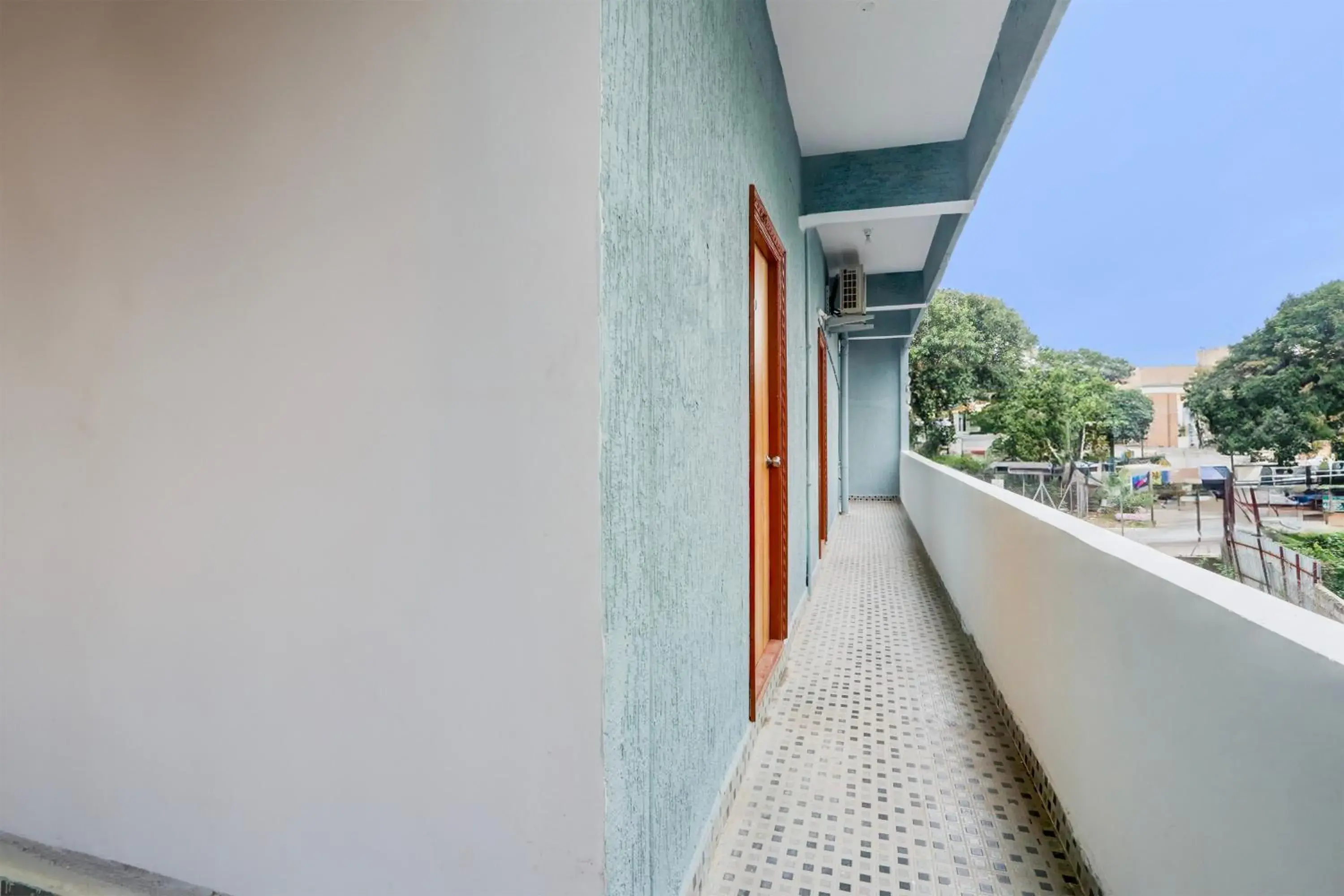 Hotel O Living Tree In Hotel O Living Tree In