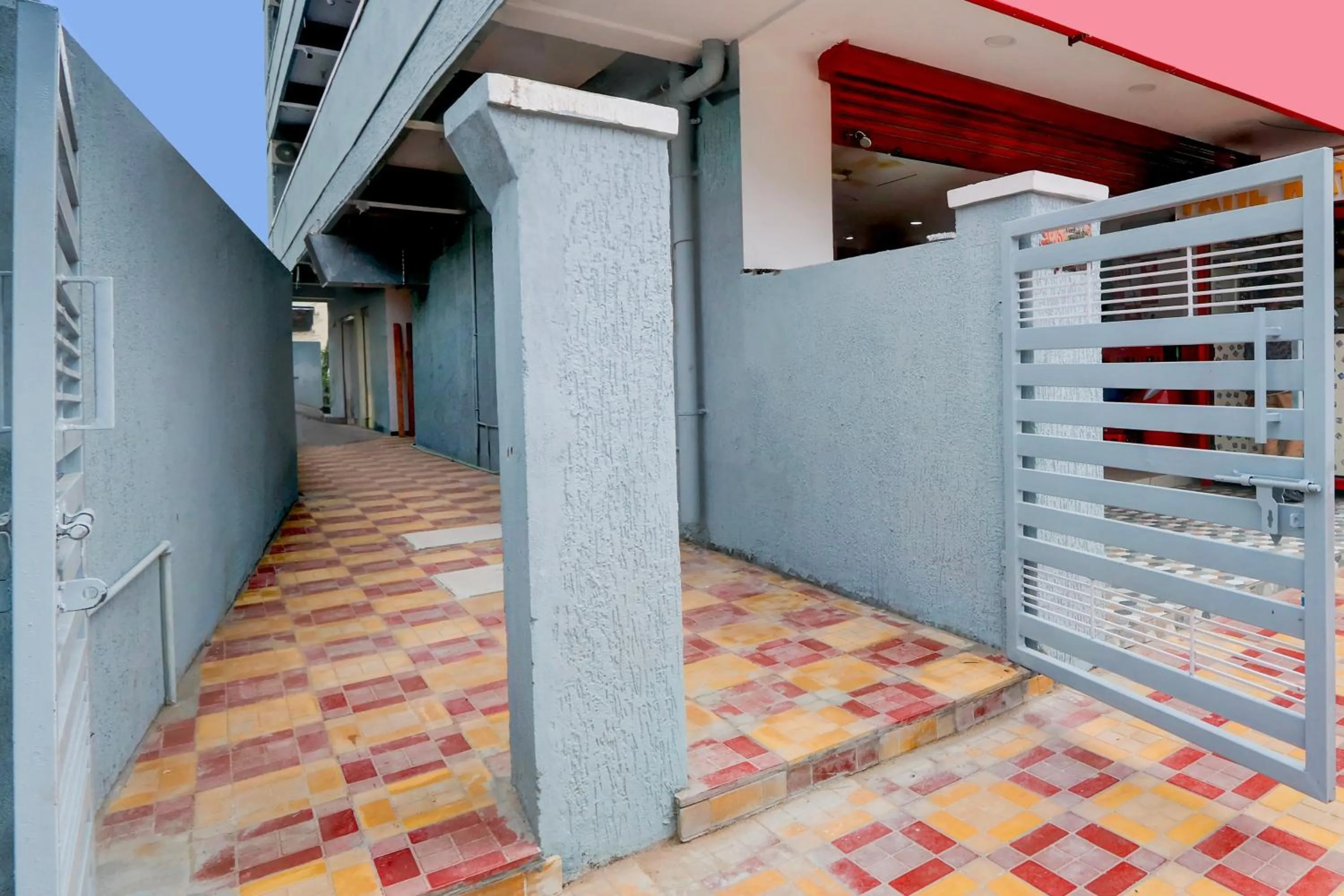 Facade/entrance in Hotel O Living Tree In