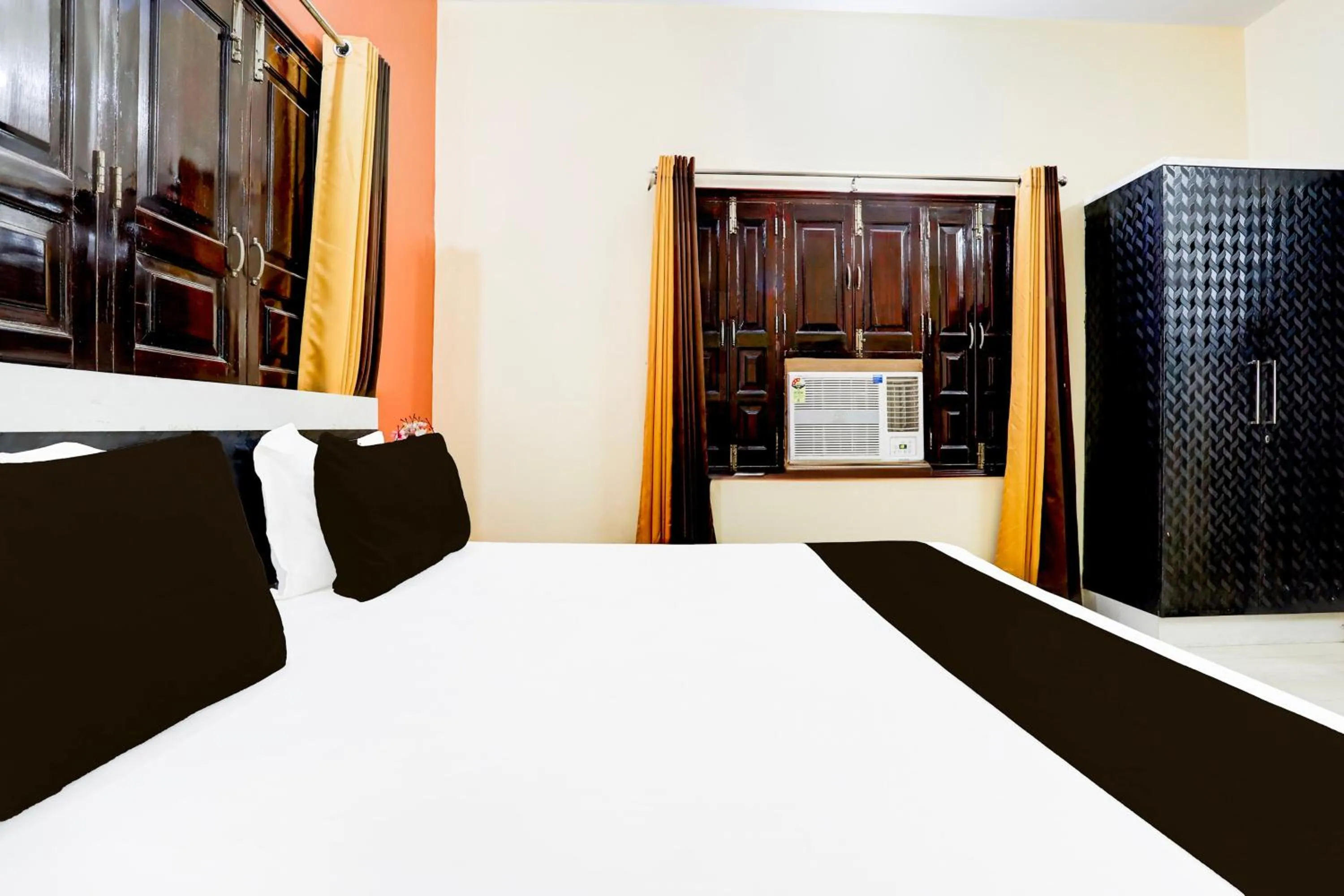 Bedroom, Bed in Hotel O R B Palace