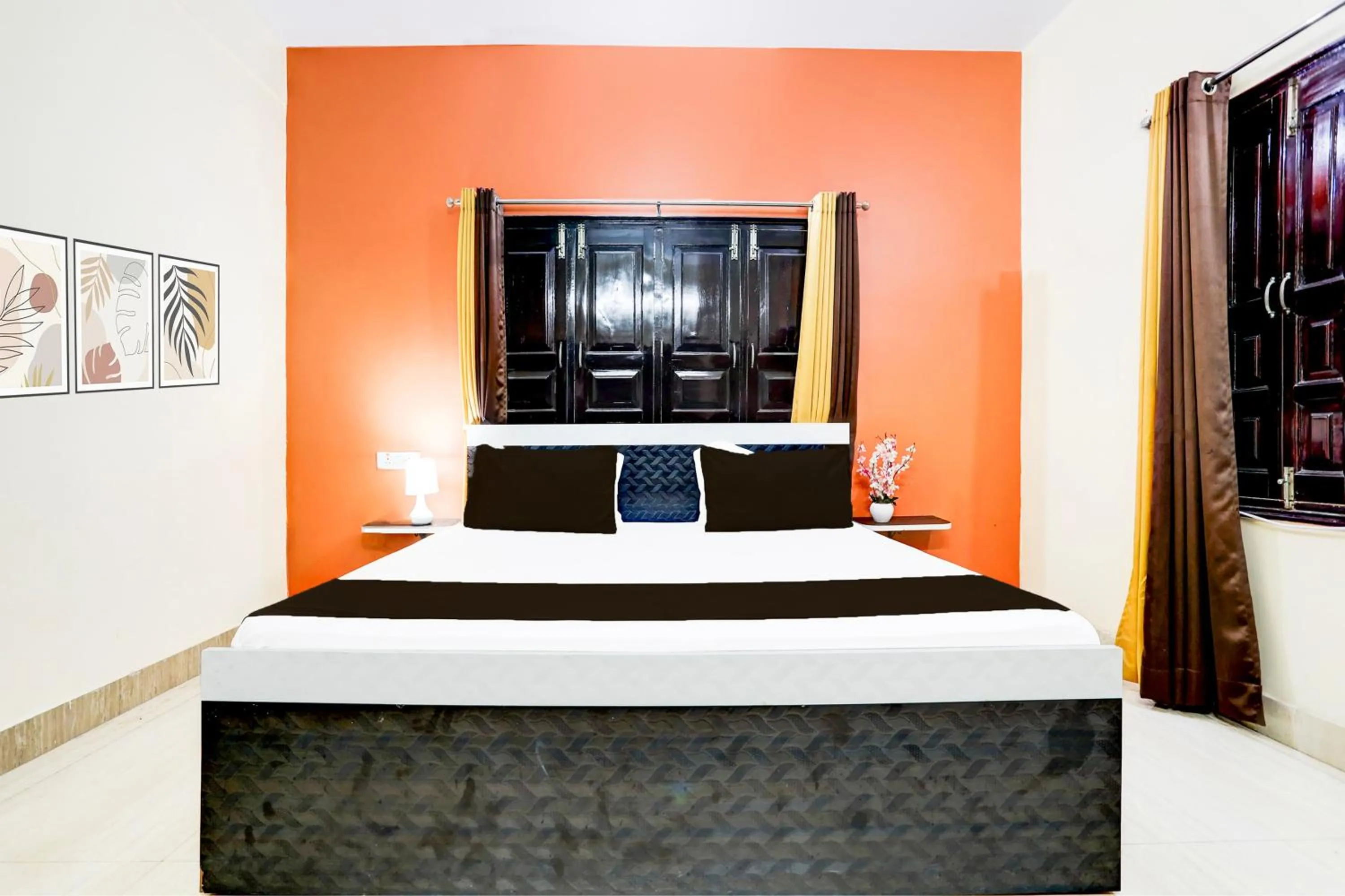 Bedroom, Bed in Hotel O R B Palace