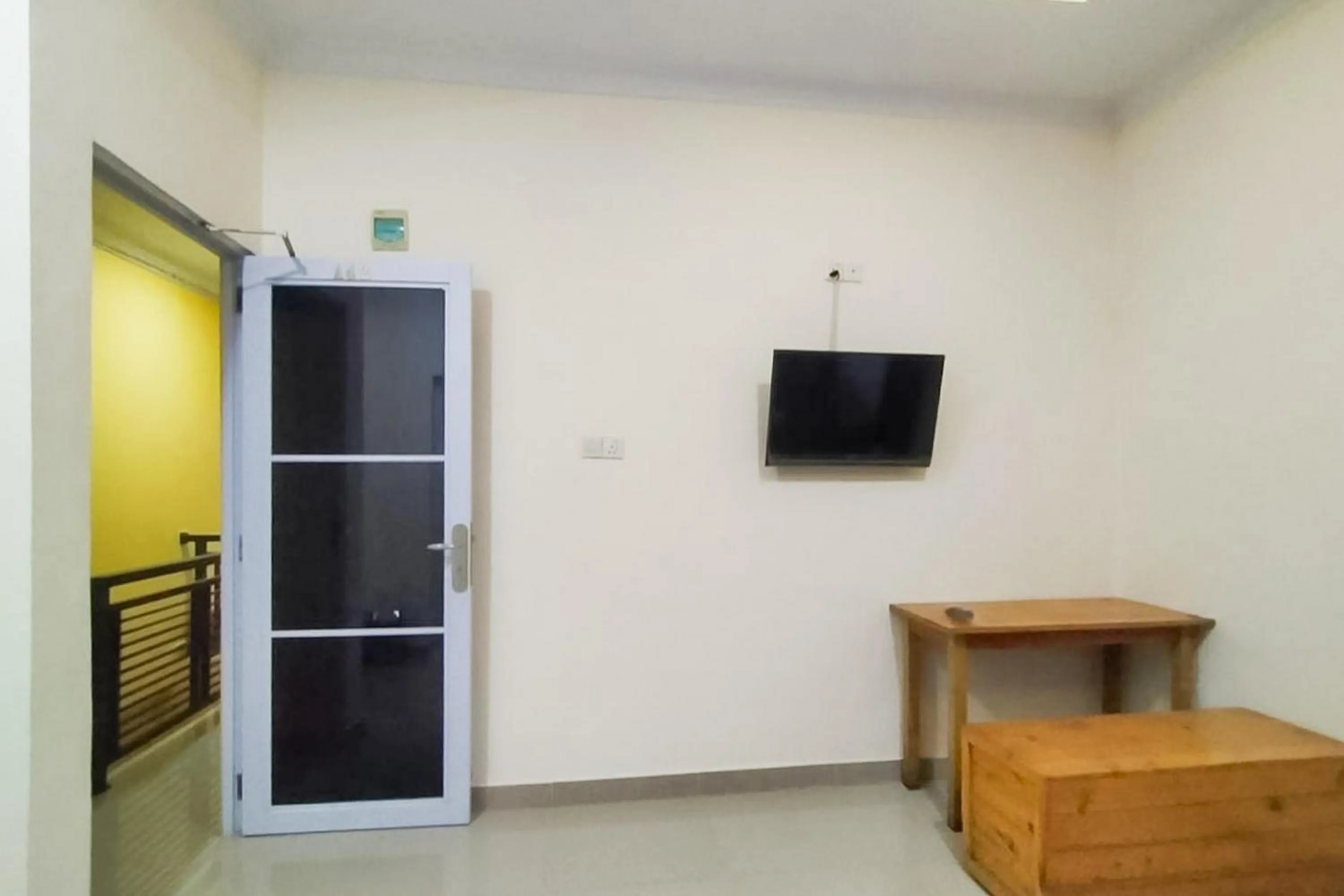 TV and multimedia in Urbanview Botania Meeting Point Batam by RedDoorz