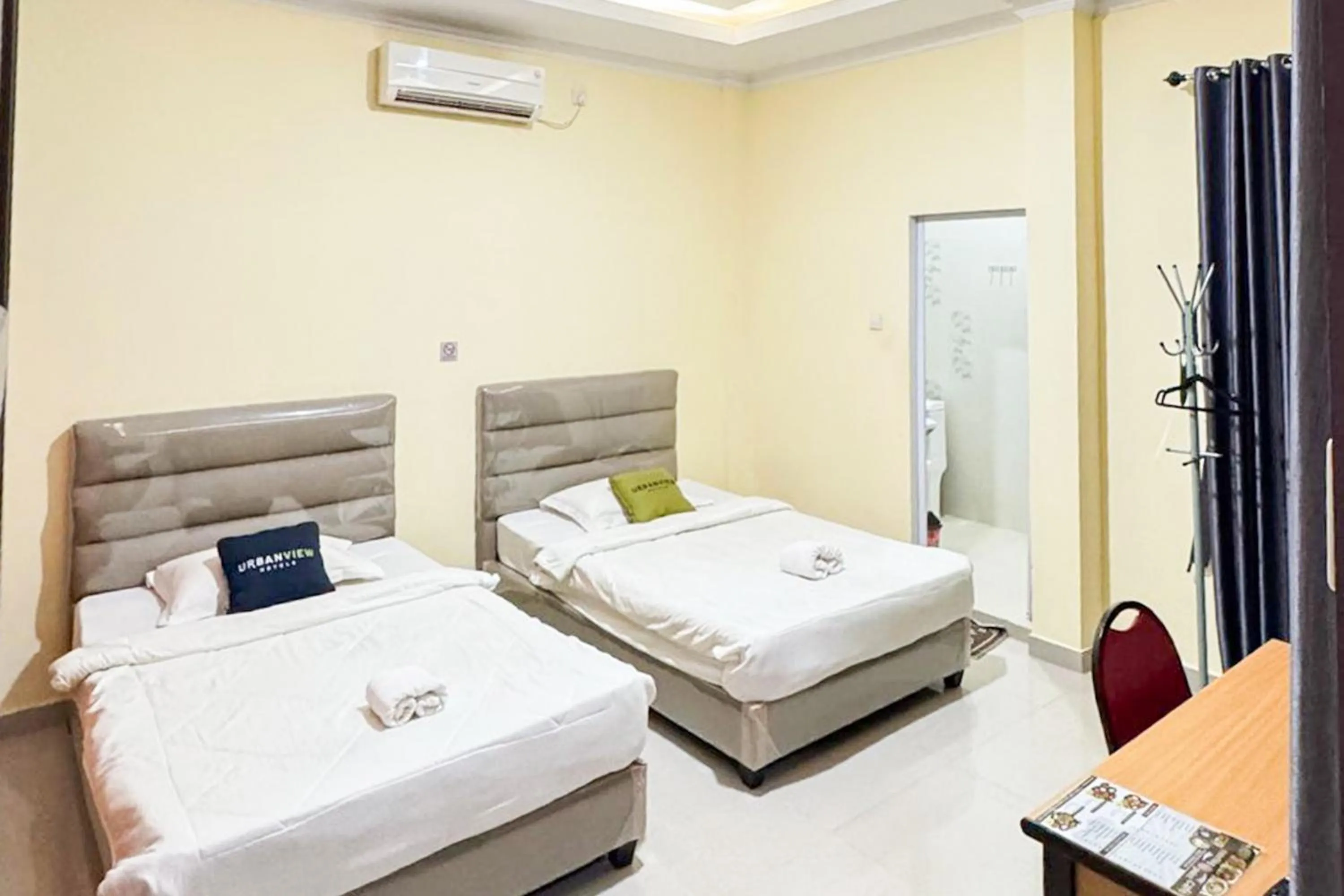 Bedroom, Bed in Urbanview Botania Meeting Point Batam by RedDoorz