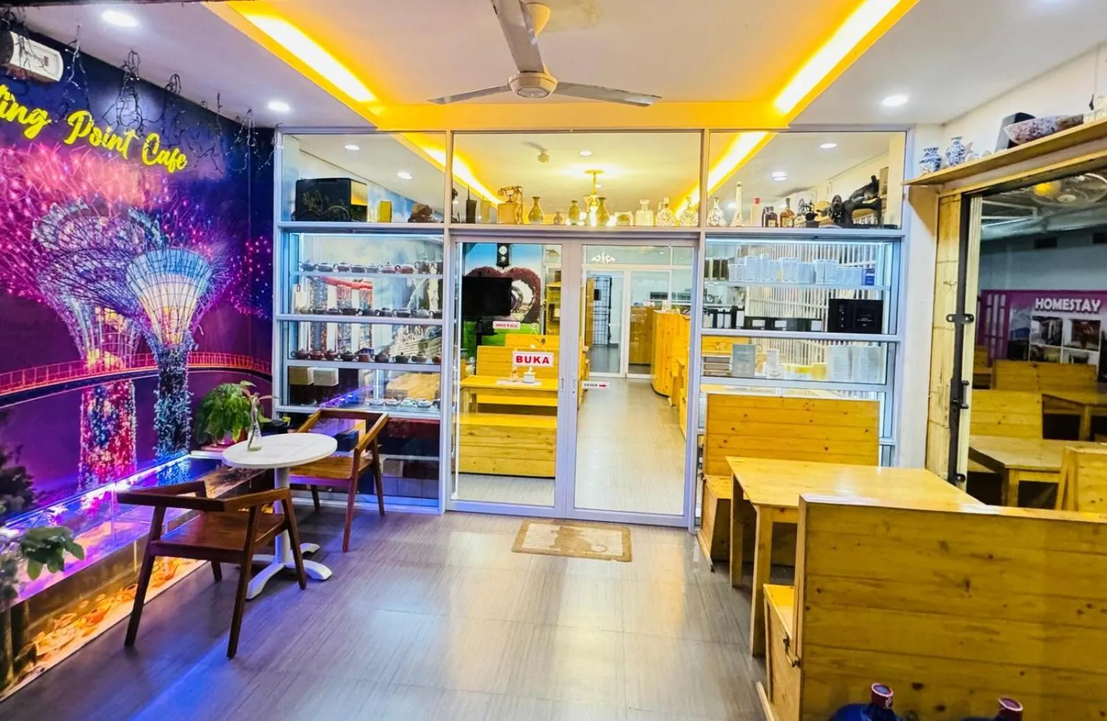 Facade/entrance in Urbanview Botania Meeting Point Batam by RedDoorz