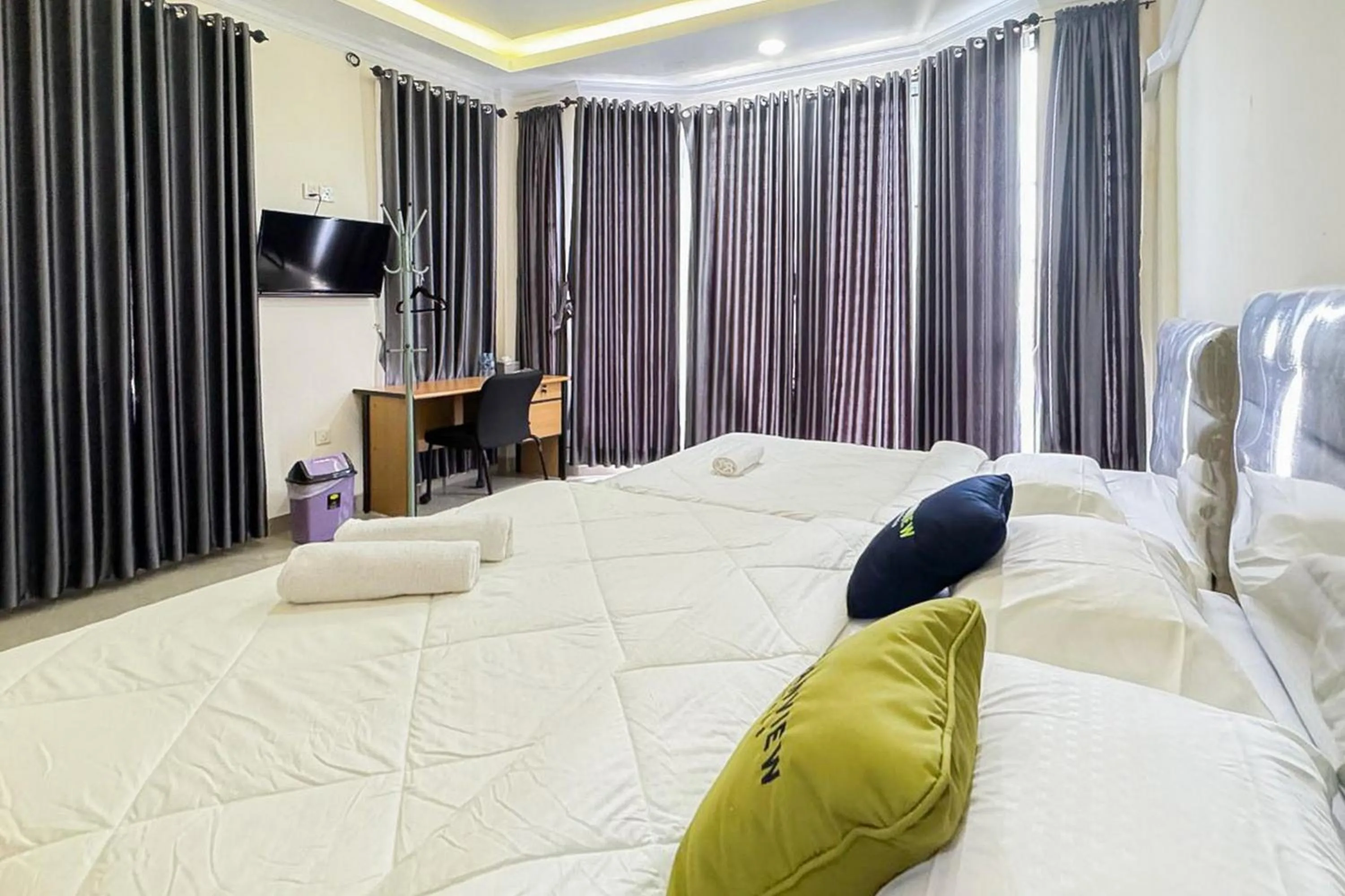 Bedroom, Bed in Urbanview Botania Meeting Point Batam by RedDoorz