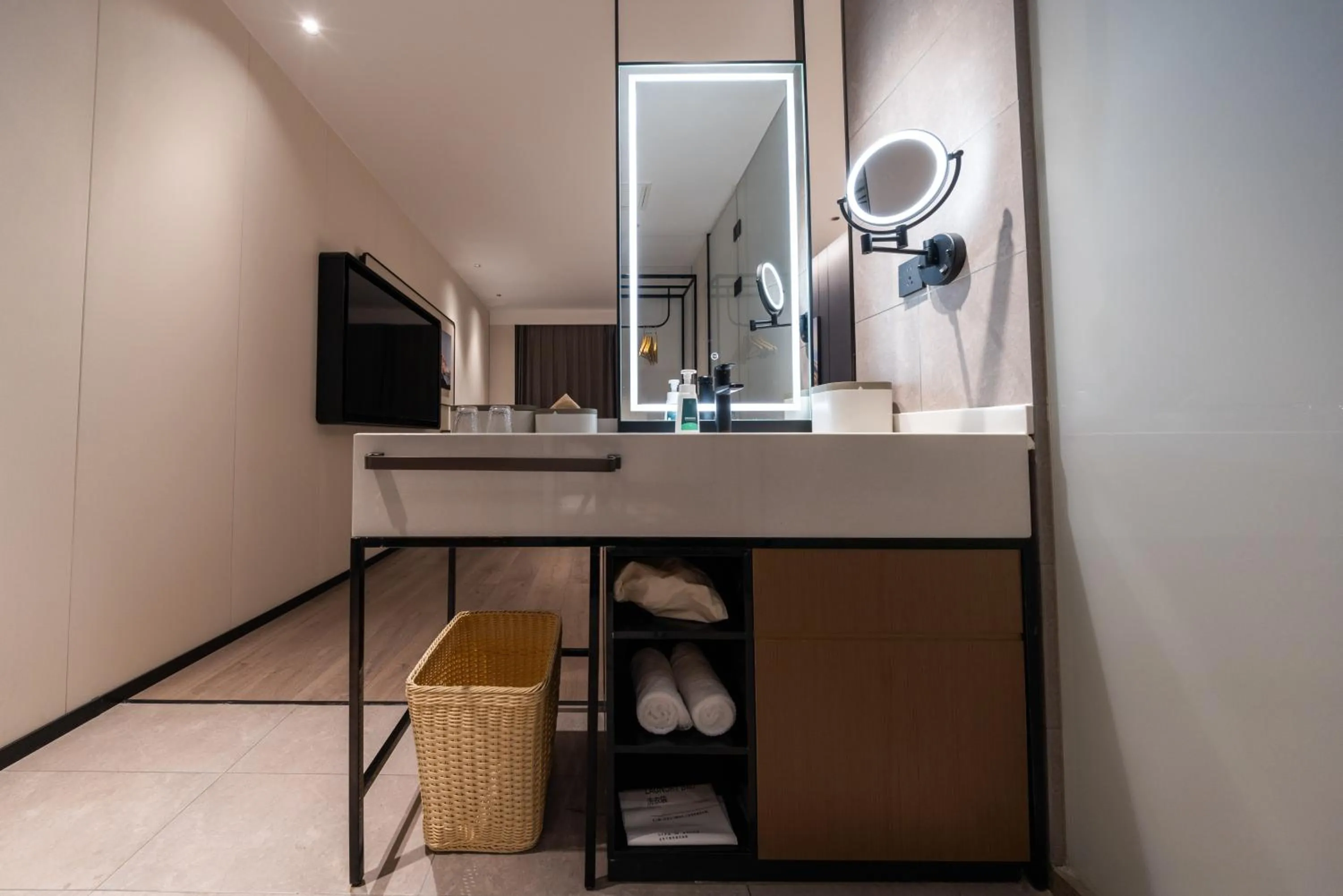 Atour Hotel Nanjing Jiangning University Town Hushan Road