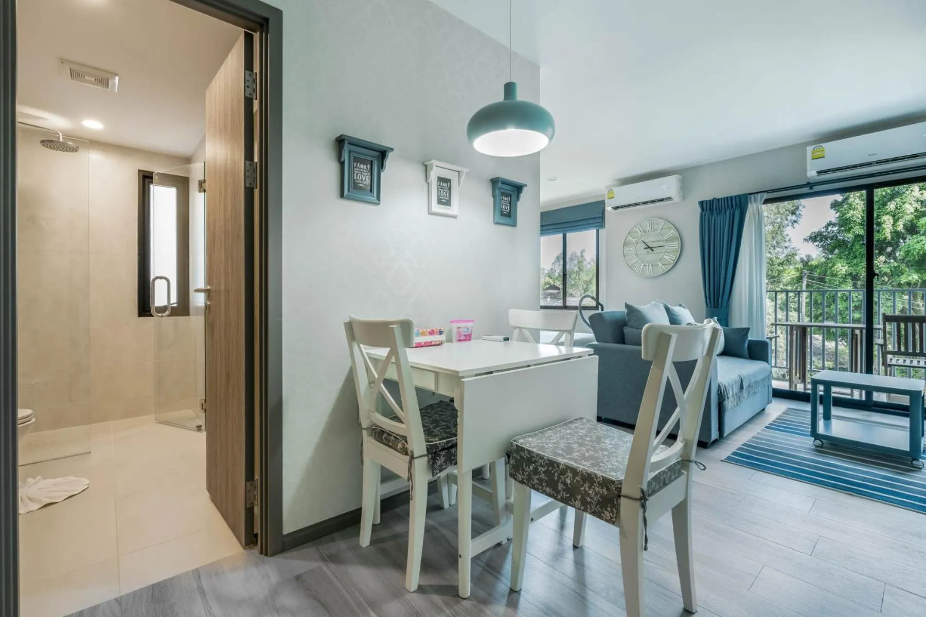 Living room in Studio Apartment by the Sea E413