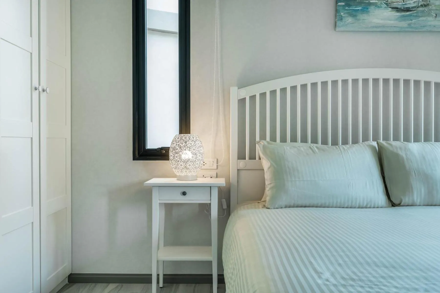 Bed in Studio Apartment by the Sea E413
