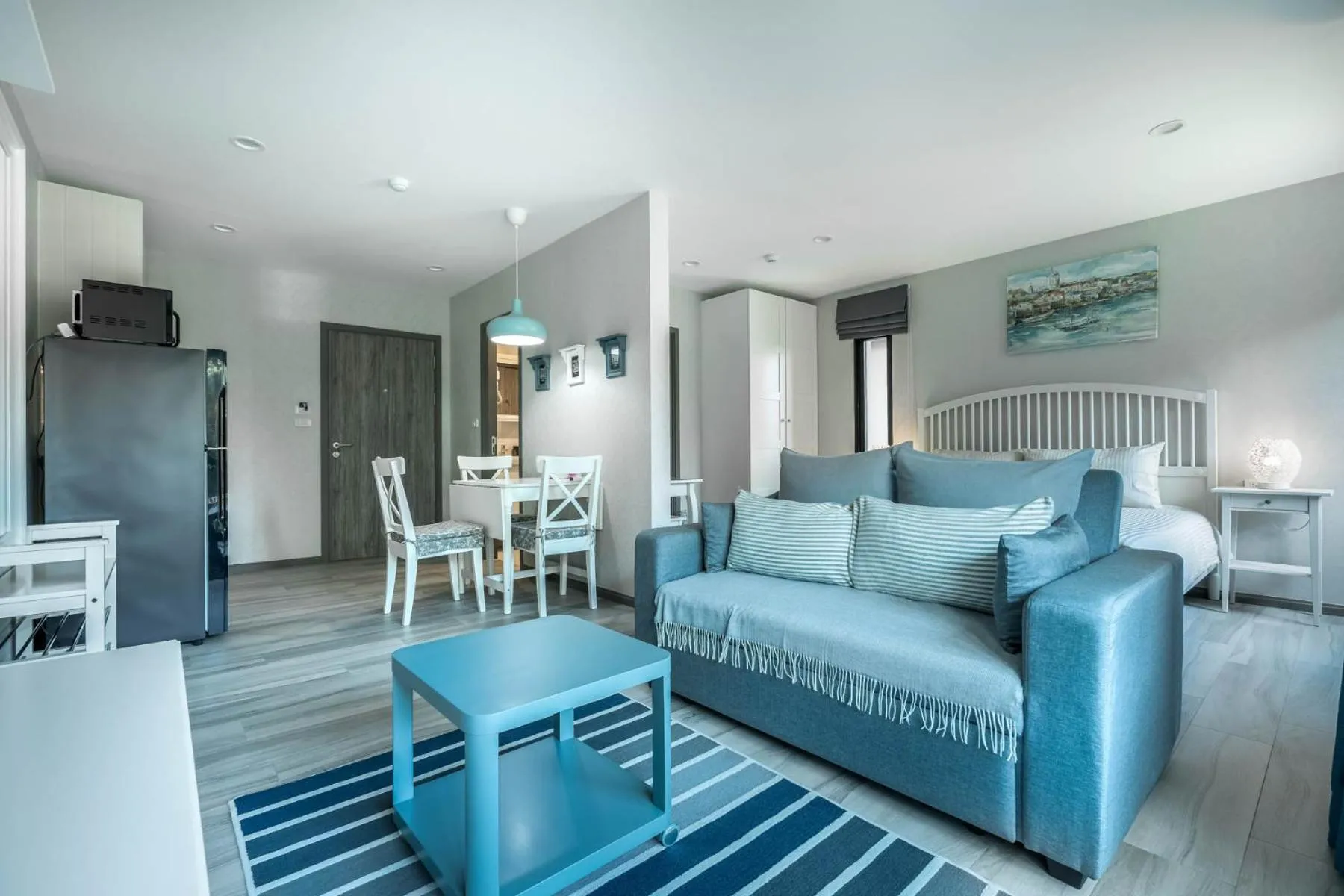 Bed in Studio Apartment by the Sea E413