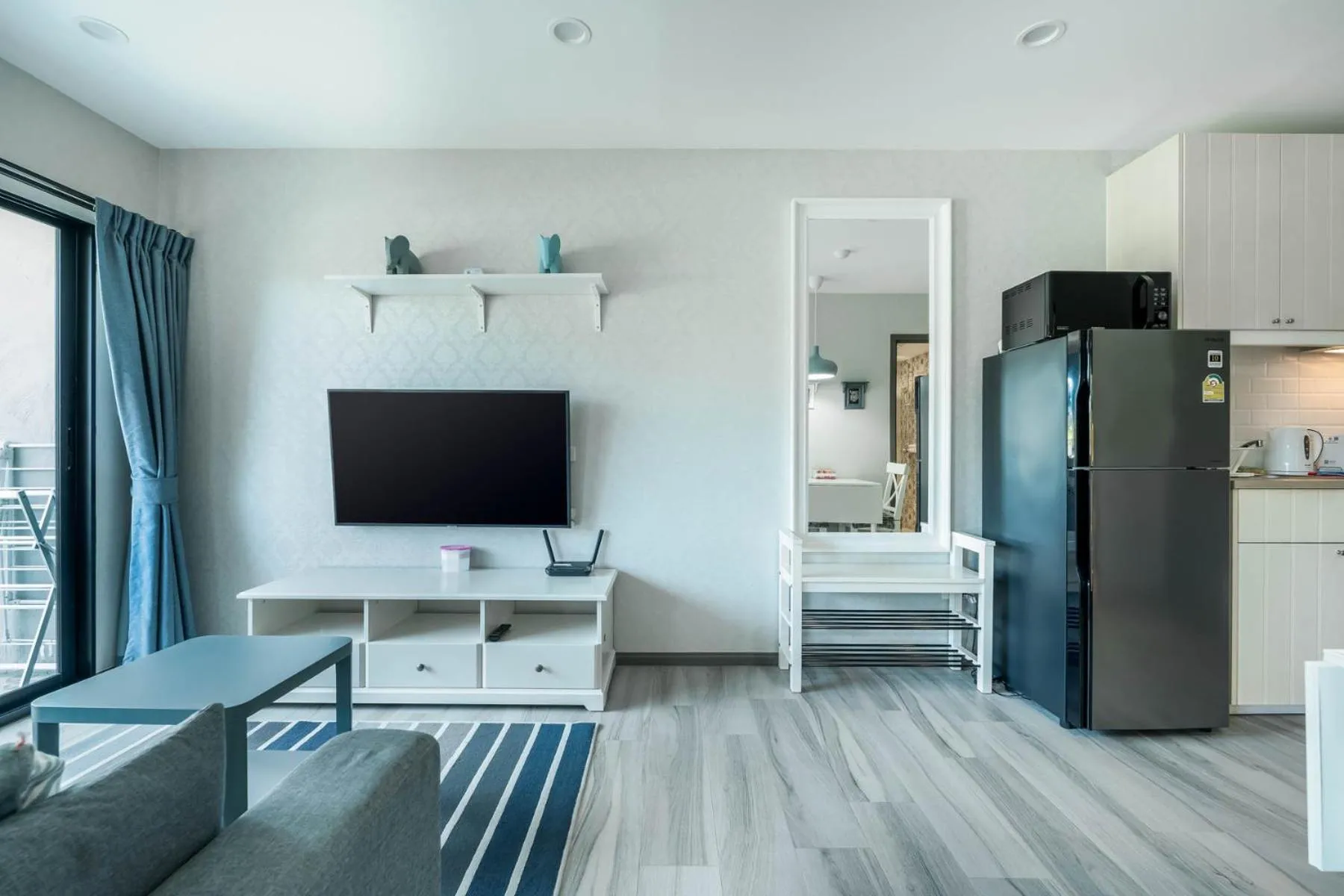 Communal lounge/ TV room in Studio Apartment by the Sea E413