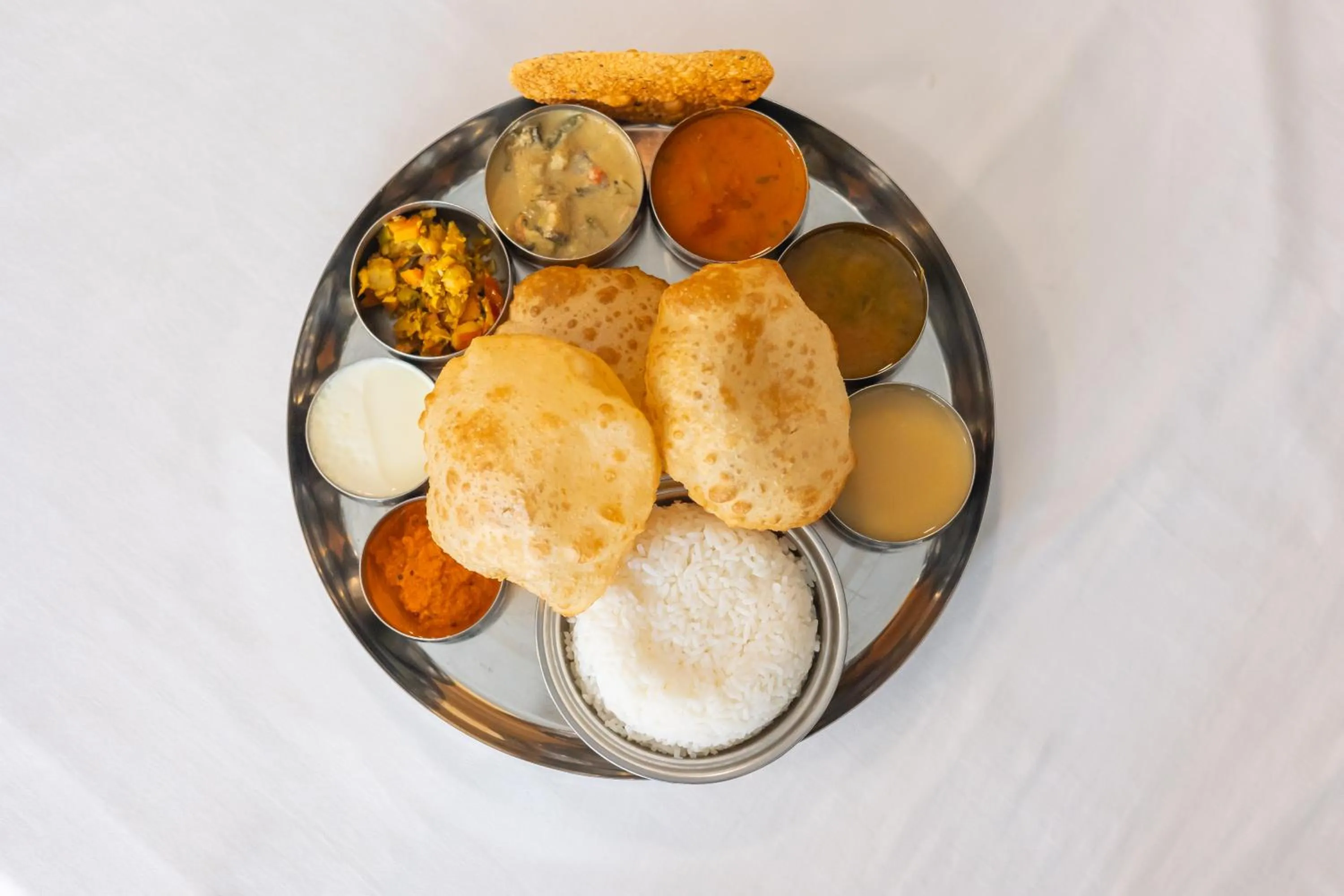 Restaurant/places to eat in Sri Ramakrishna Hotel