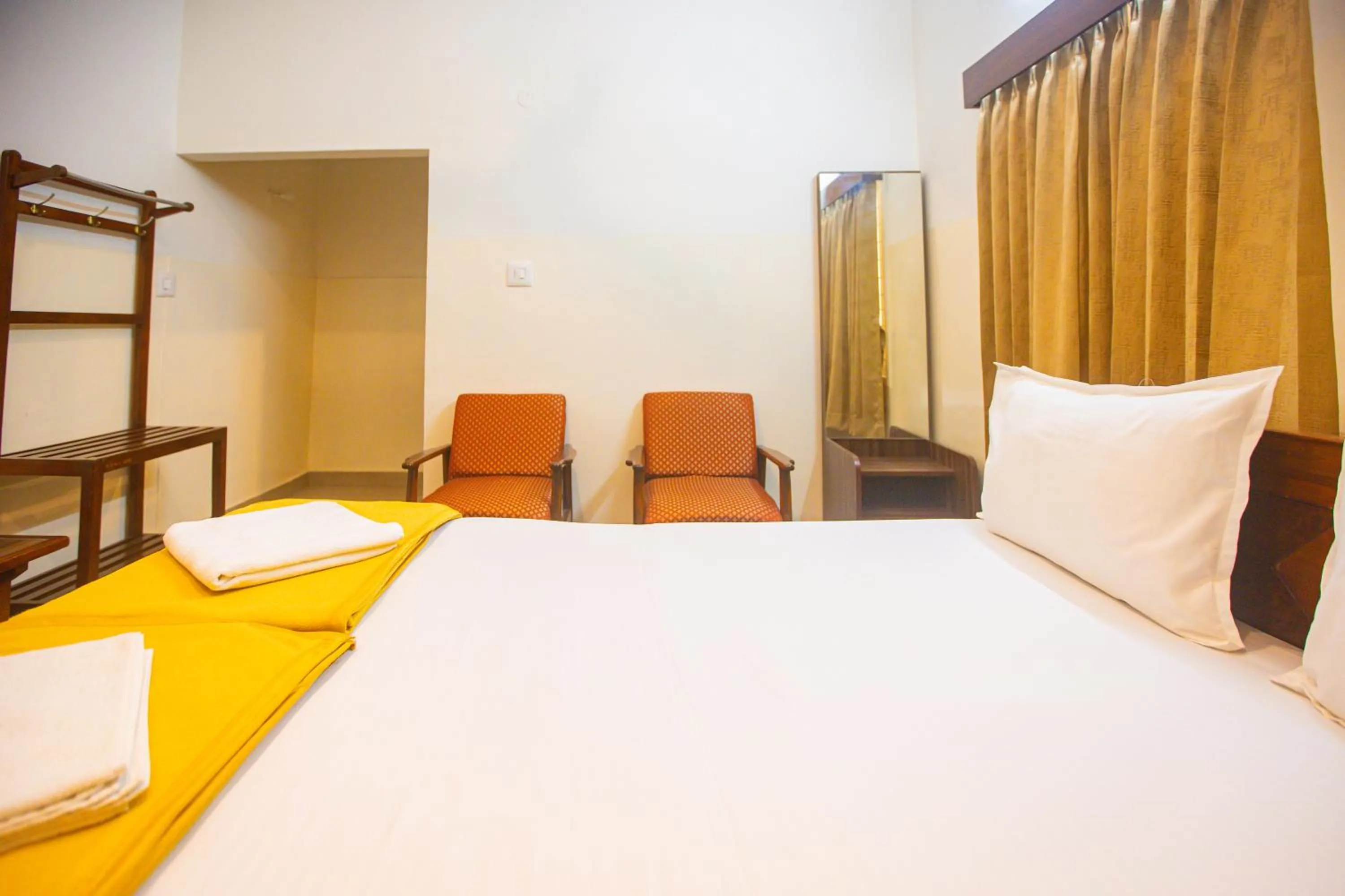 Bedroom, Bed in Sri Ramakrishna Hotel