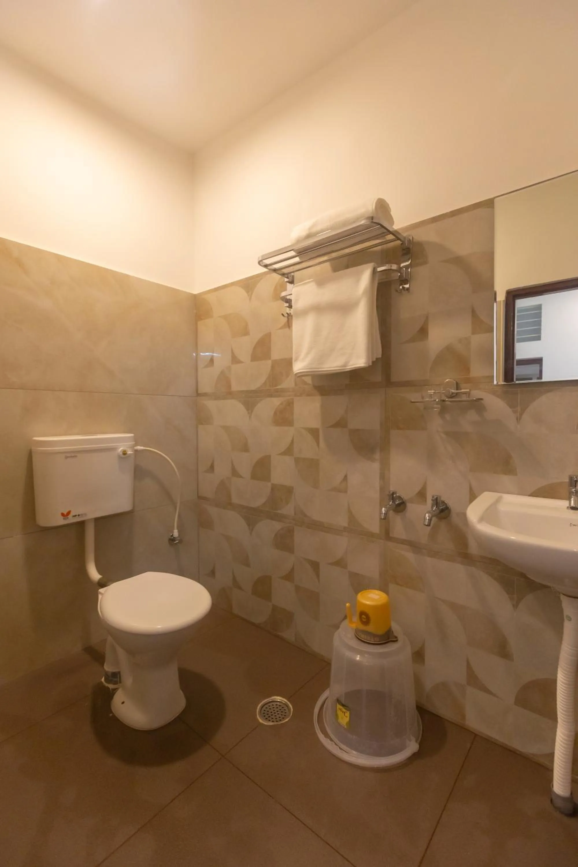 Shower in Sri Ramakrishna Hotel